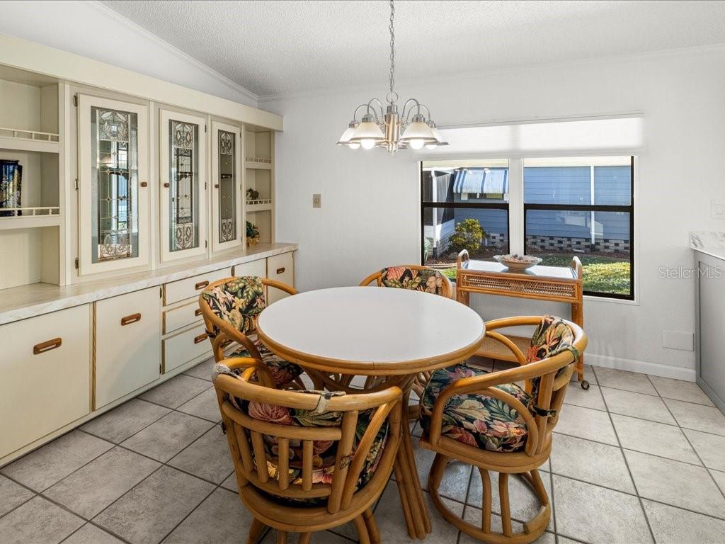 Image 9 of 46 For 809 Manchester Court