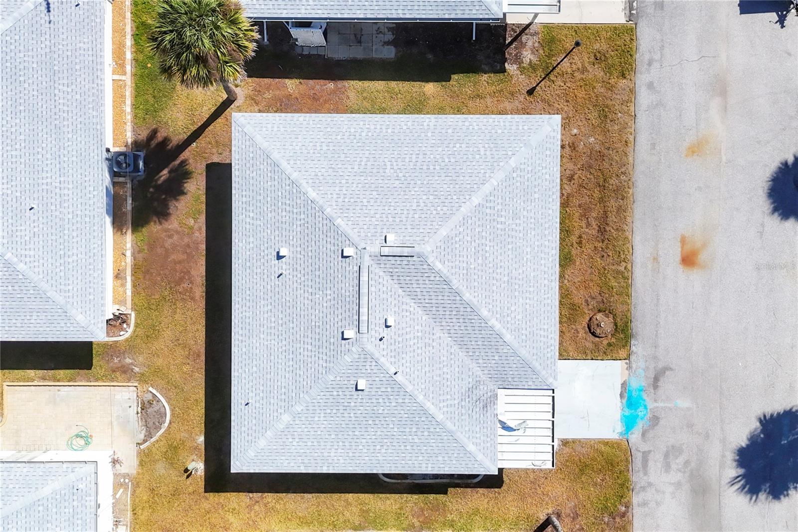 Image 12 of 37 For 1977 Beach Road 54