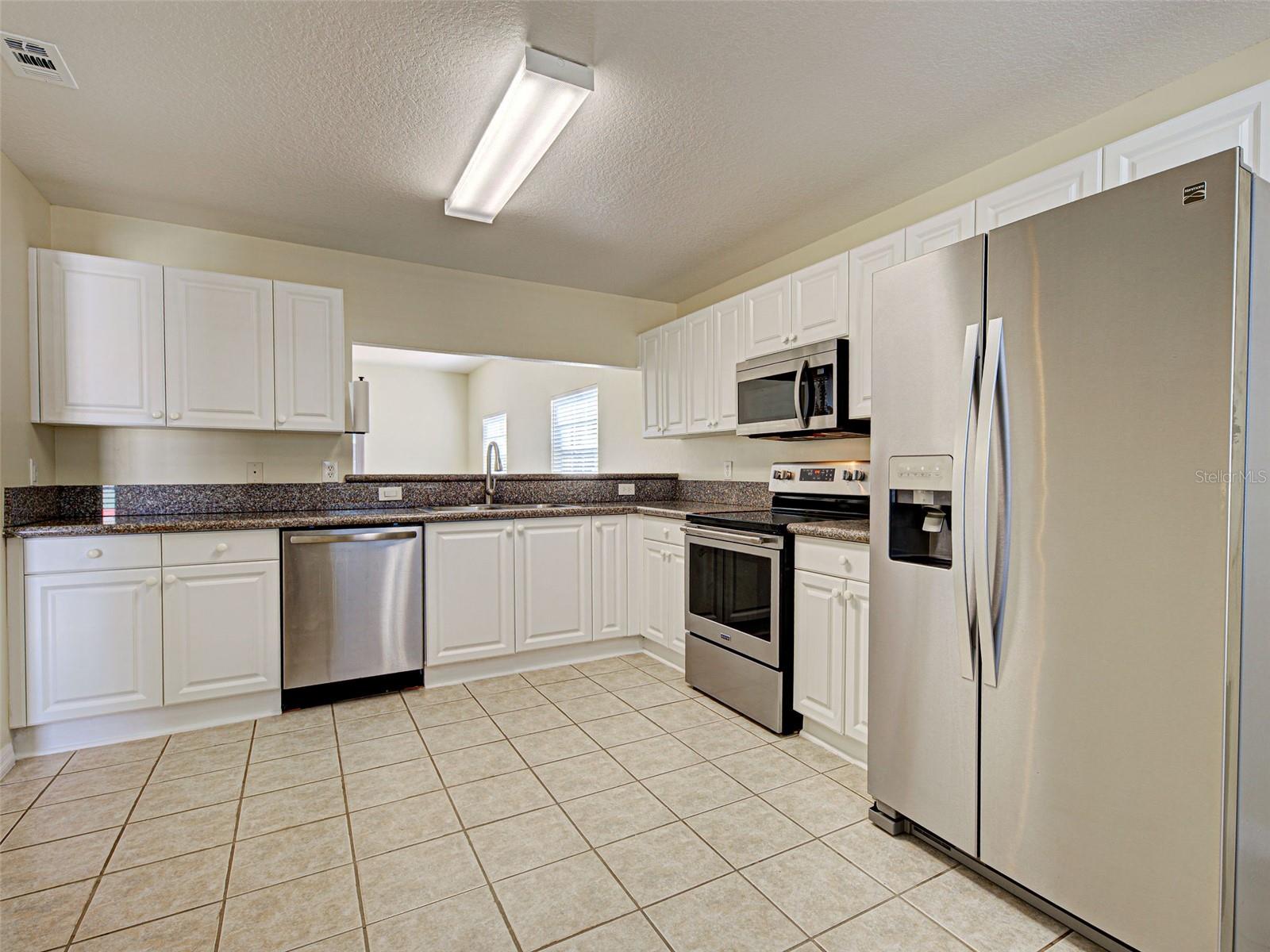 Image 31 of 62 For 242 Boundary Boulevard 114