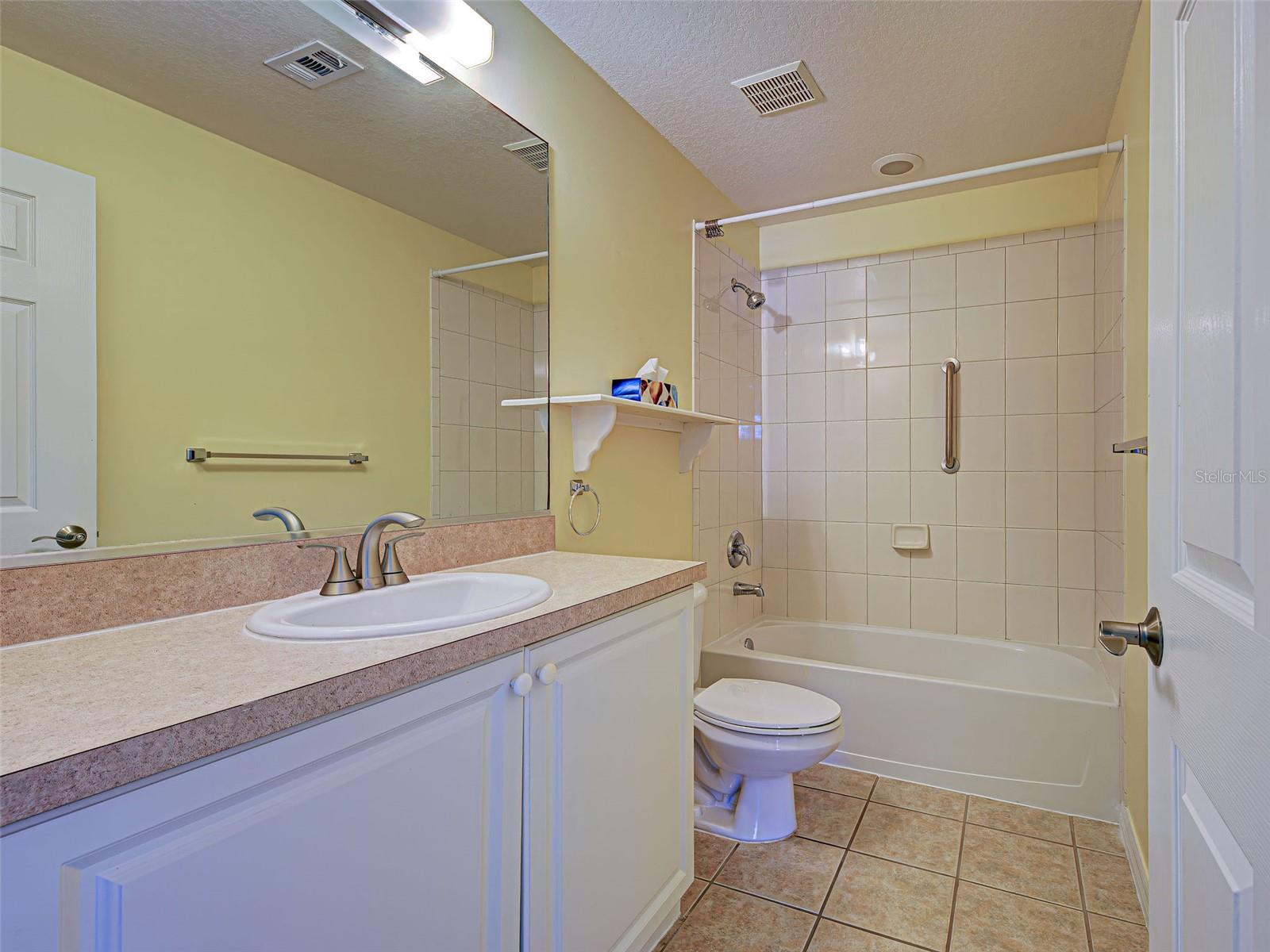 Image 34 of 62 For 242 Boundary Boulevard 114