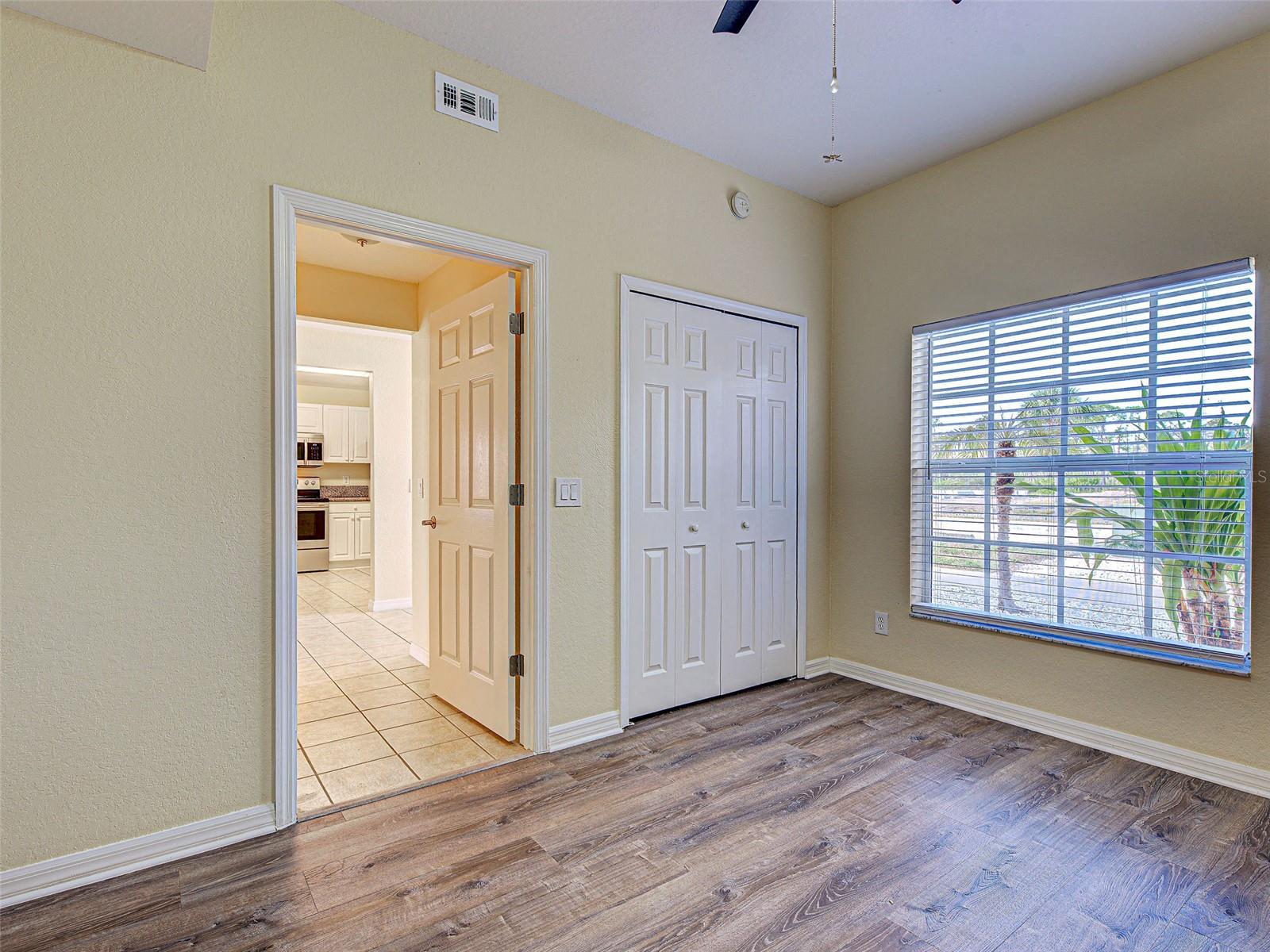 Image 37 of 62 For 242 Boundary Boulevard 114