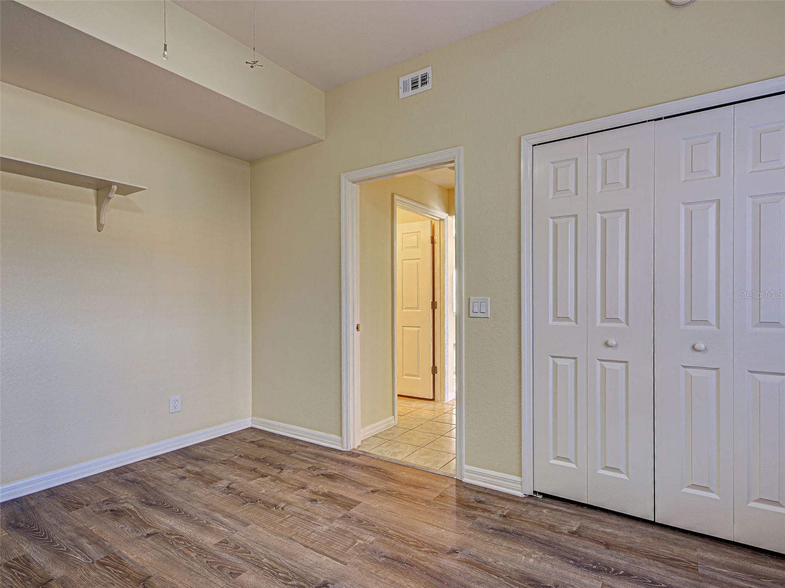 Image 38 of 62 For 242 Boundary Boulevard 114