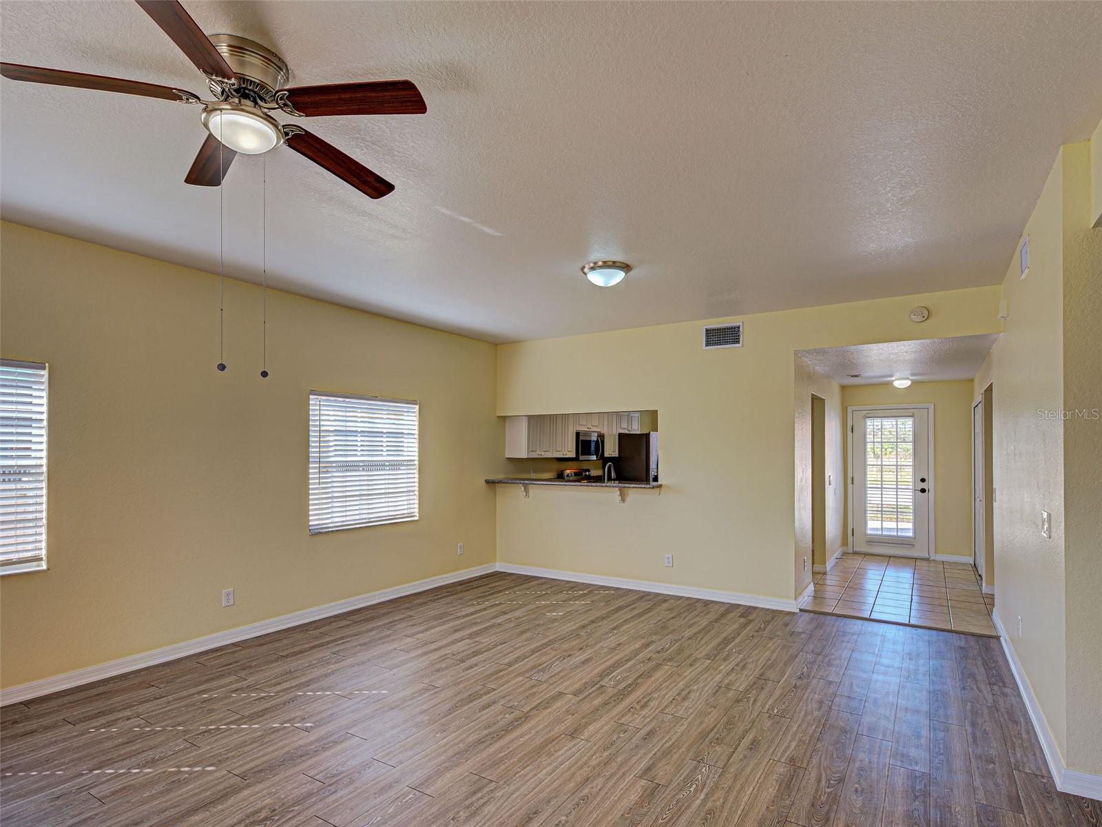 Image 45 of 62 For 242 Boundary Boulevard 114