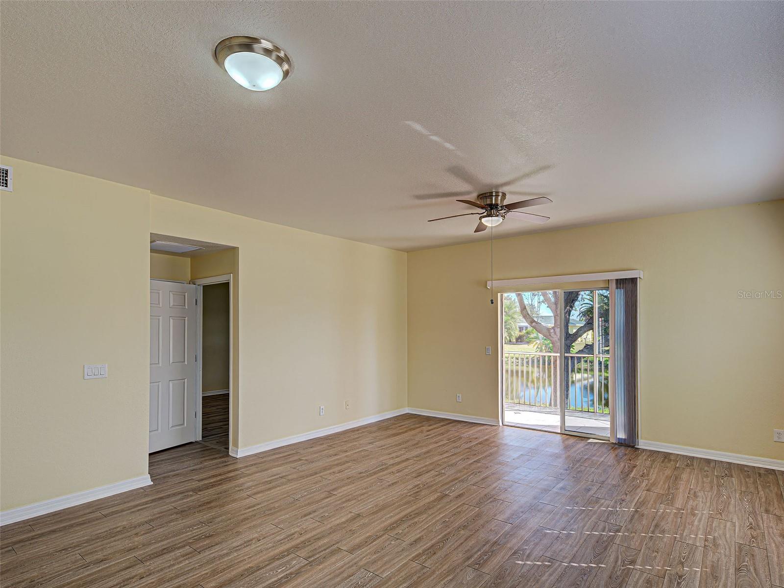 Image 47 of 62 For 242 Boundary Boulevard 114