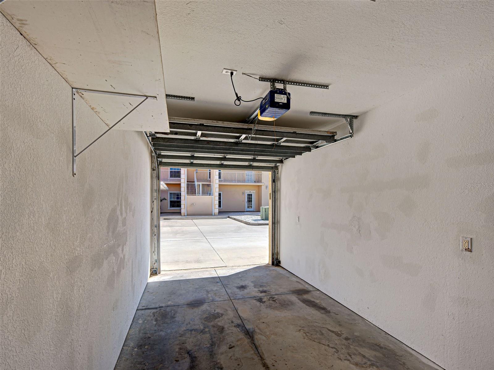 Image 61 of 62 For 242 Boundary Boulevard 114