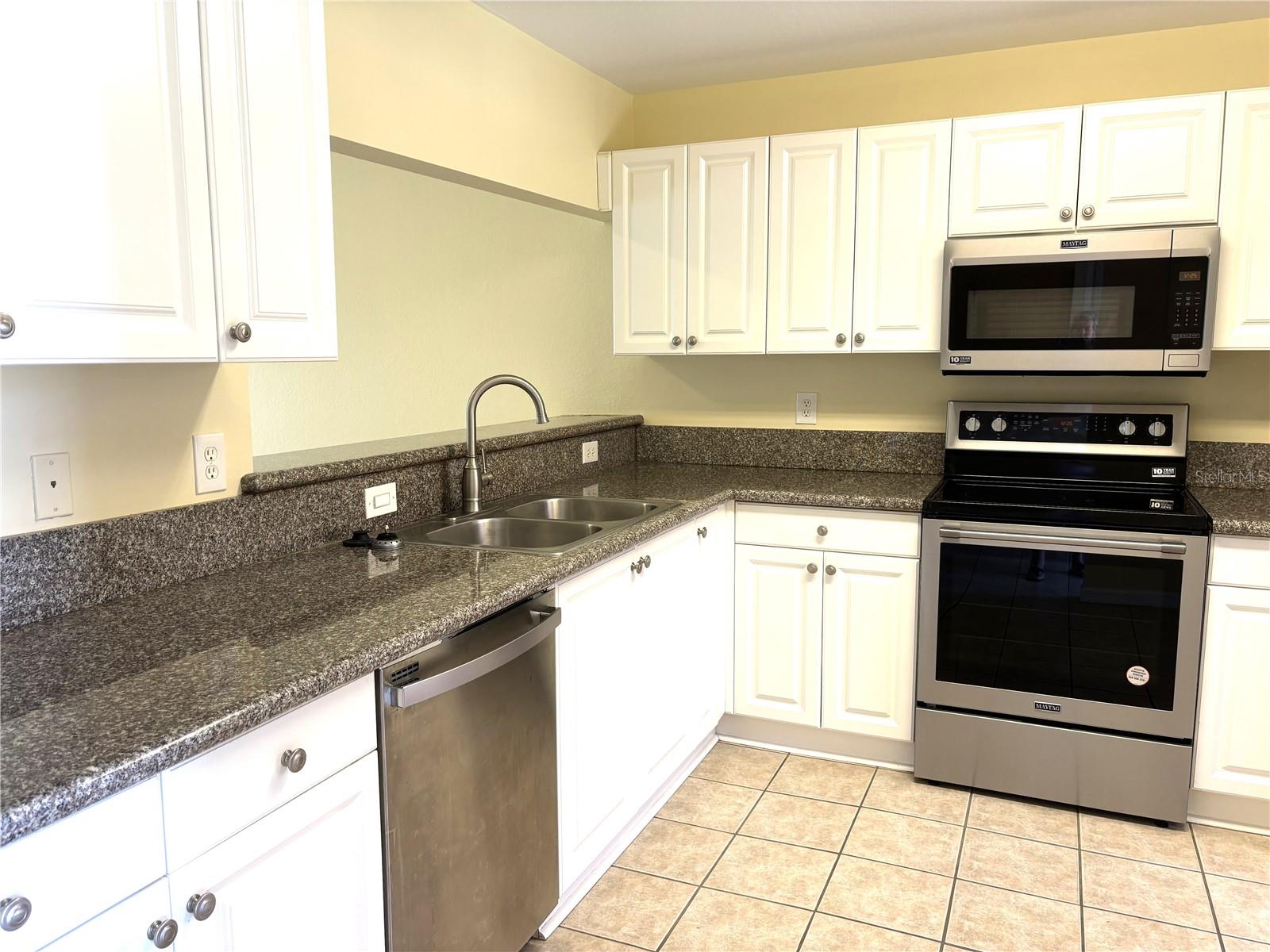 Image 8 of 62 For 242 Boundary Boulevard 114