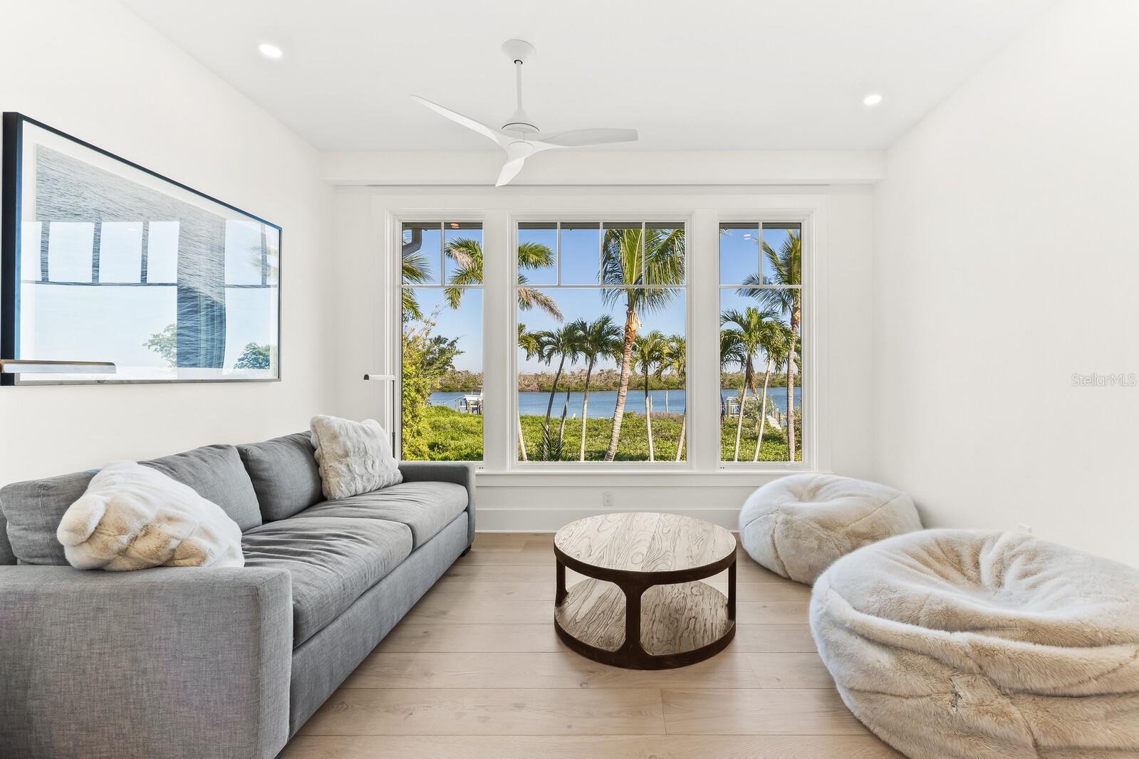 Image 24 of 59 For 4070 Loomis Avenue