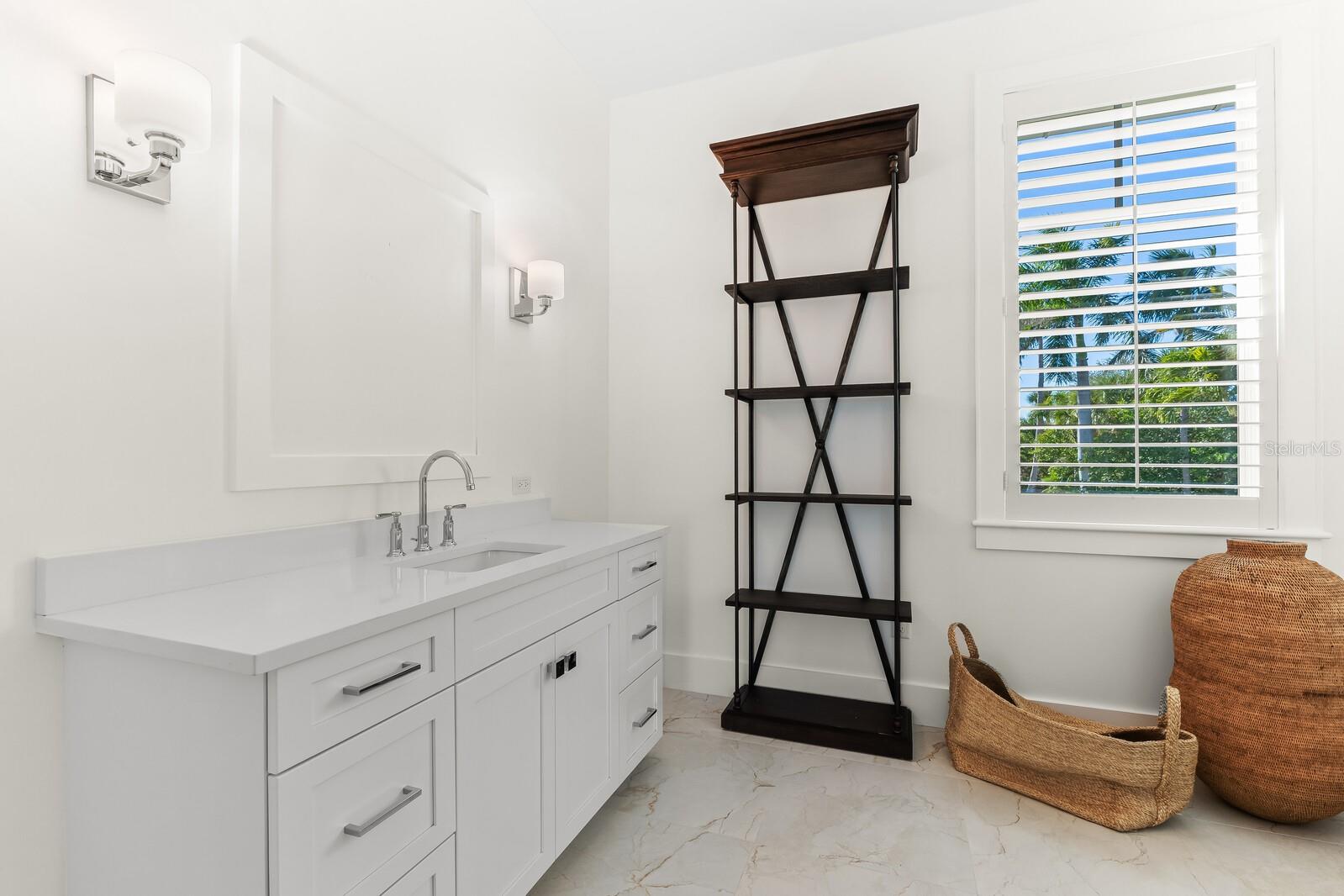 Image 26 of 59 For 4070 Loomis Avenue