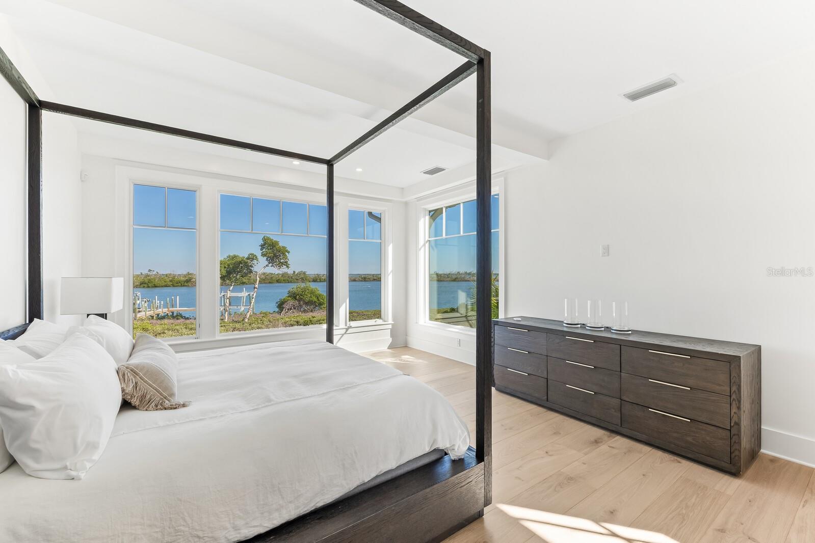 Image 27 of 59 For 4070 Loomis Avenue