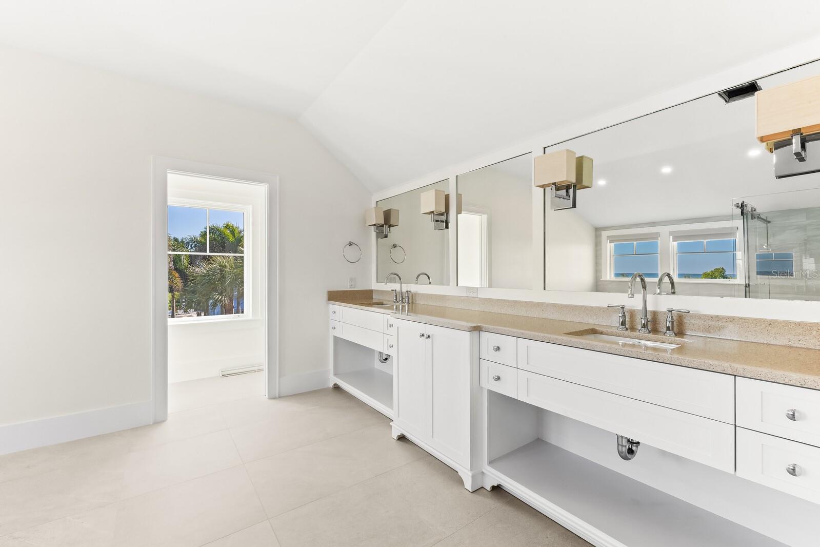 Image 34 of 59 For 4070 Loomis Avenue