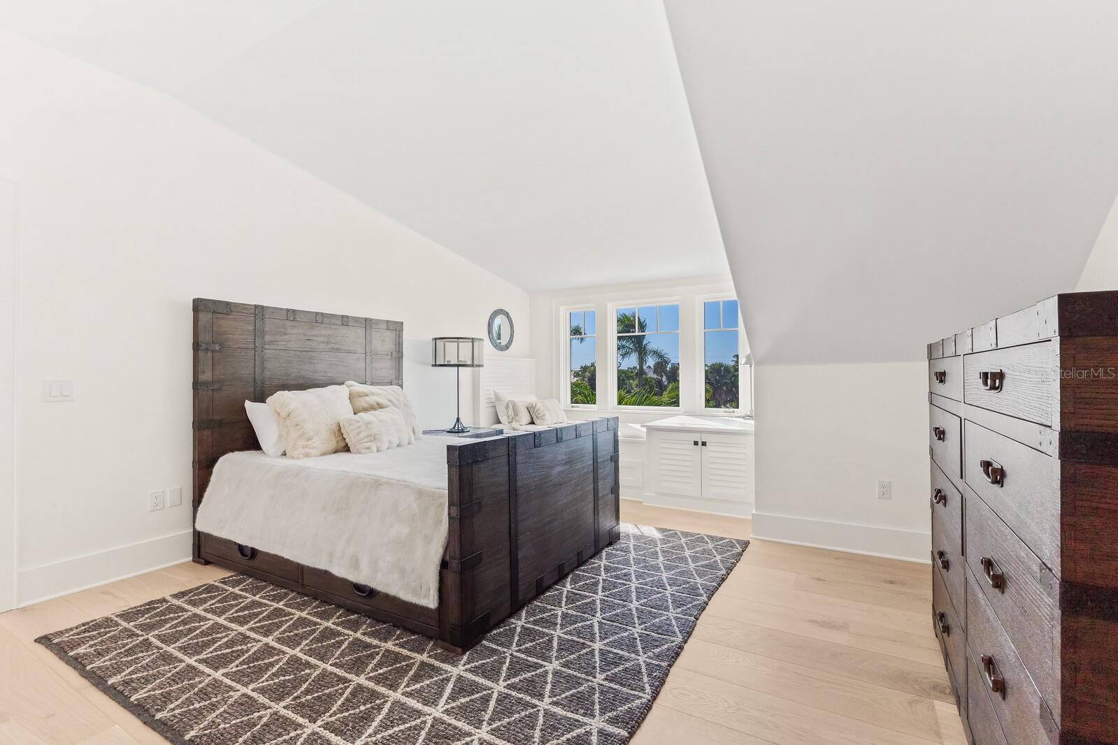 Image 35 of 59 For 4070 Loomis Avenue