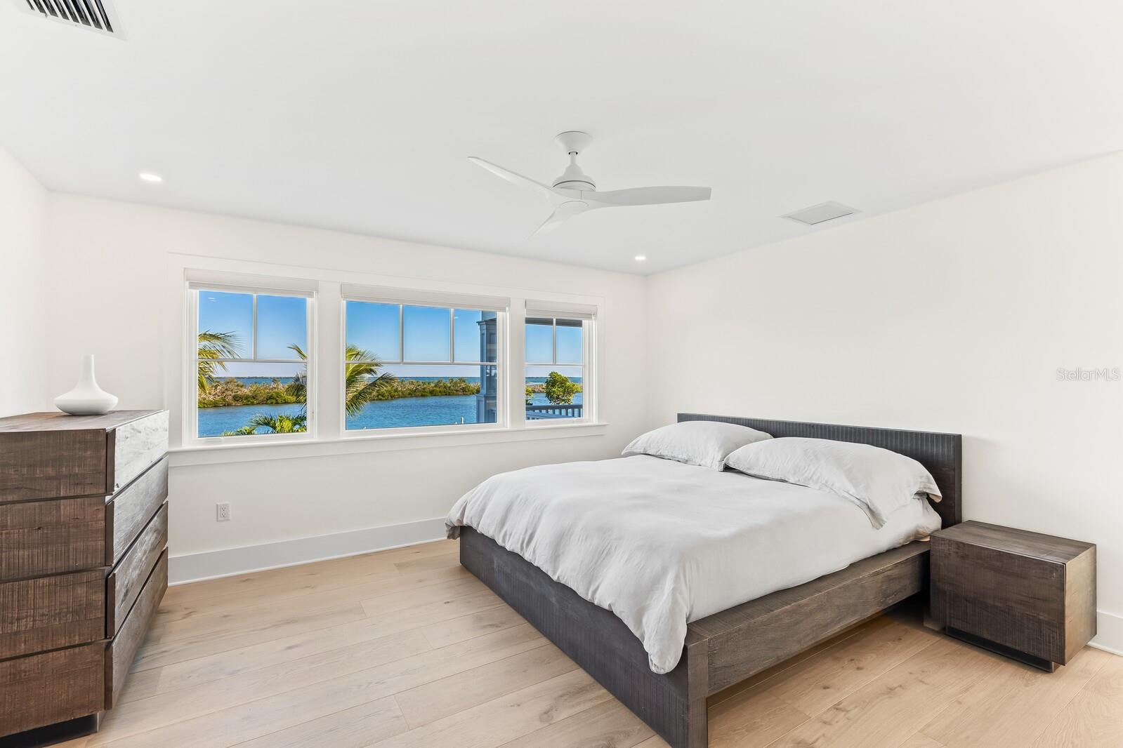 Image 38 of 59 For 4070 Loomis Avenue