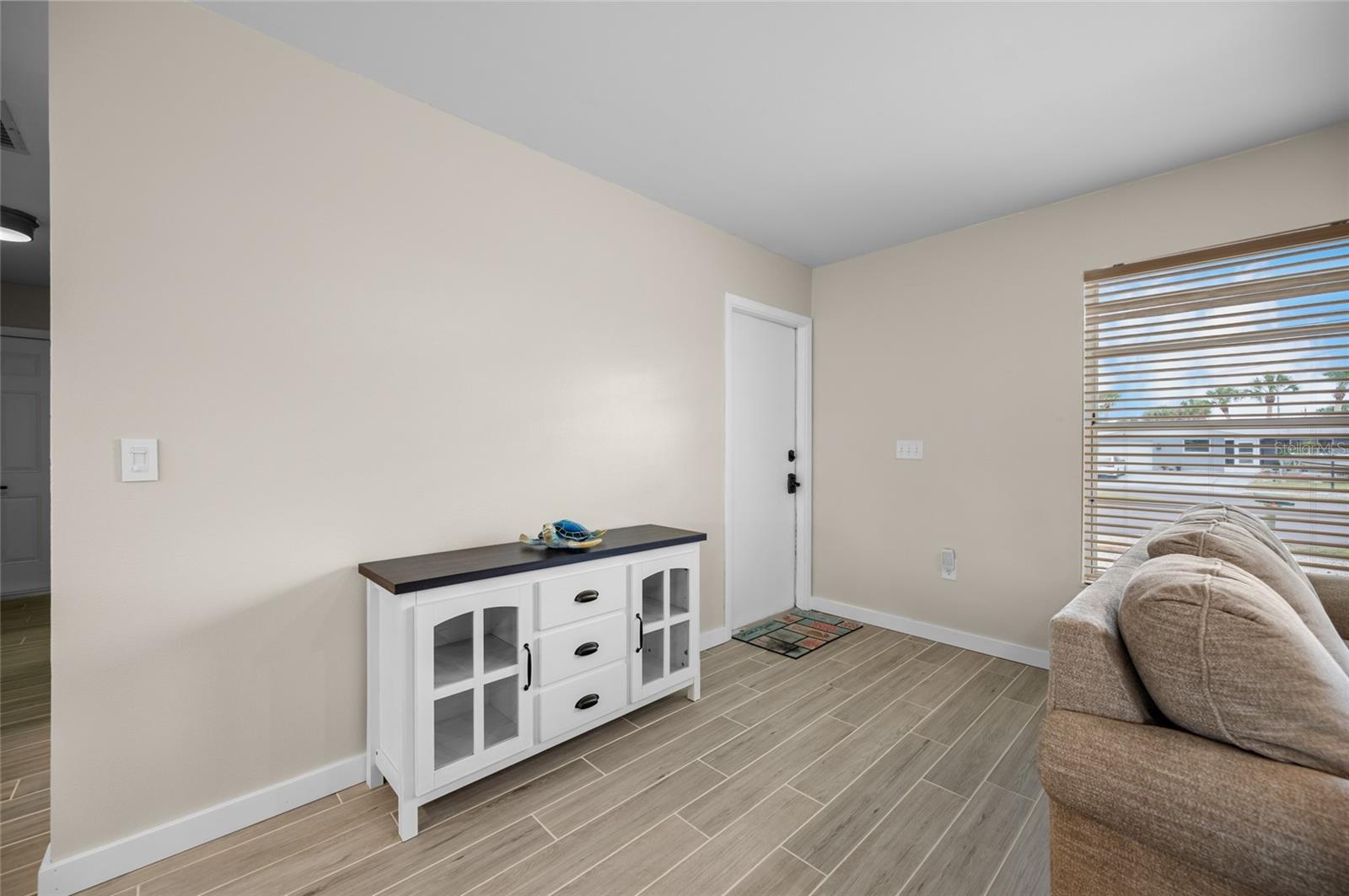 Image 4 of 47 For 1493 Janet Place