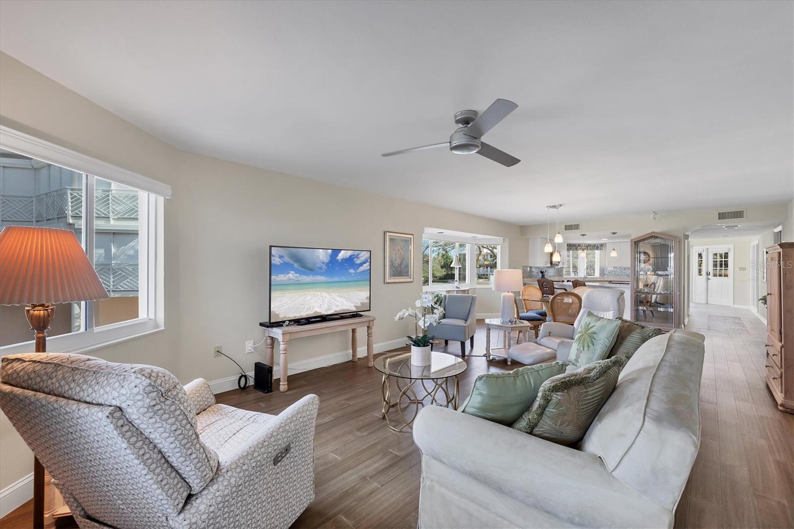 Image 10 of 60 For 11000 Placida Rd  702