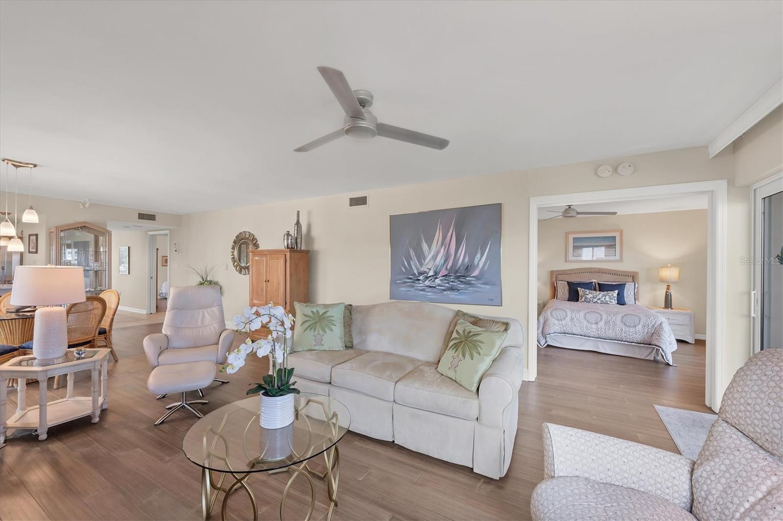 Image 11 of 60 For 11000 Placida Rd  702