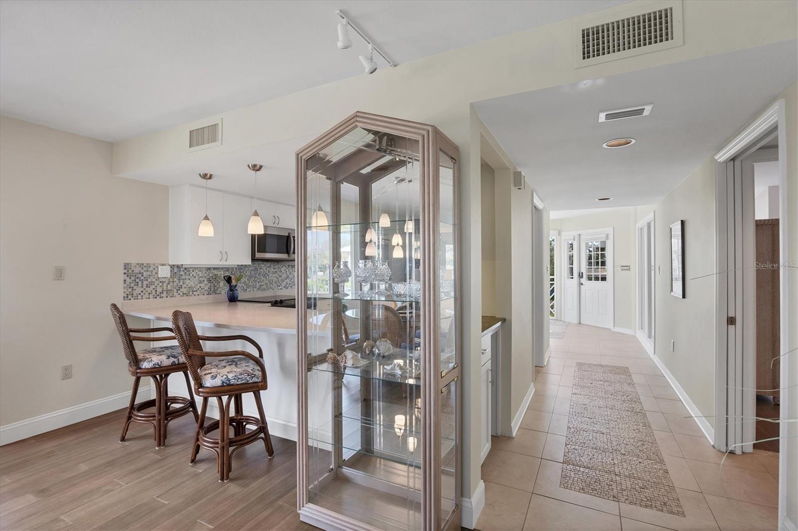 Image 14 of 60 For 11000 Placida Rd  702