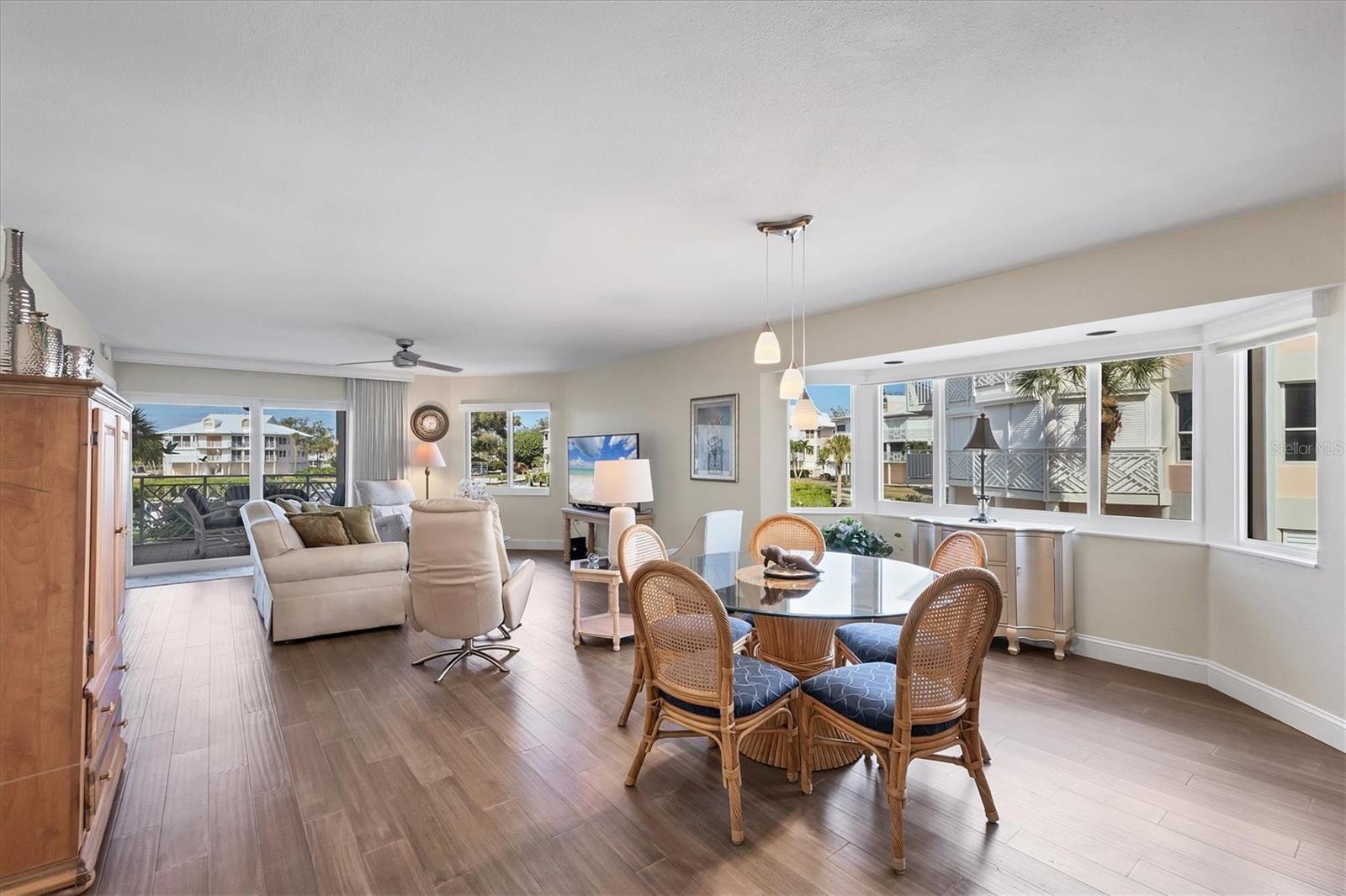 Image 15 of 60 For 11000 Placida Rd  702