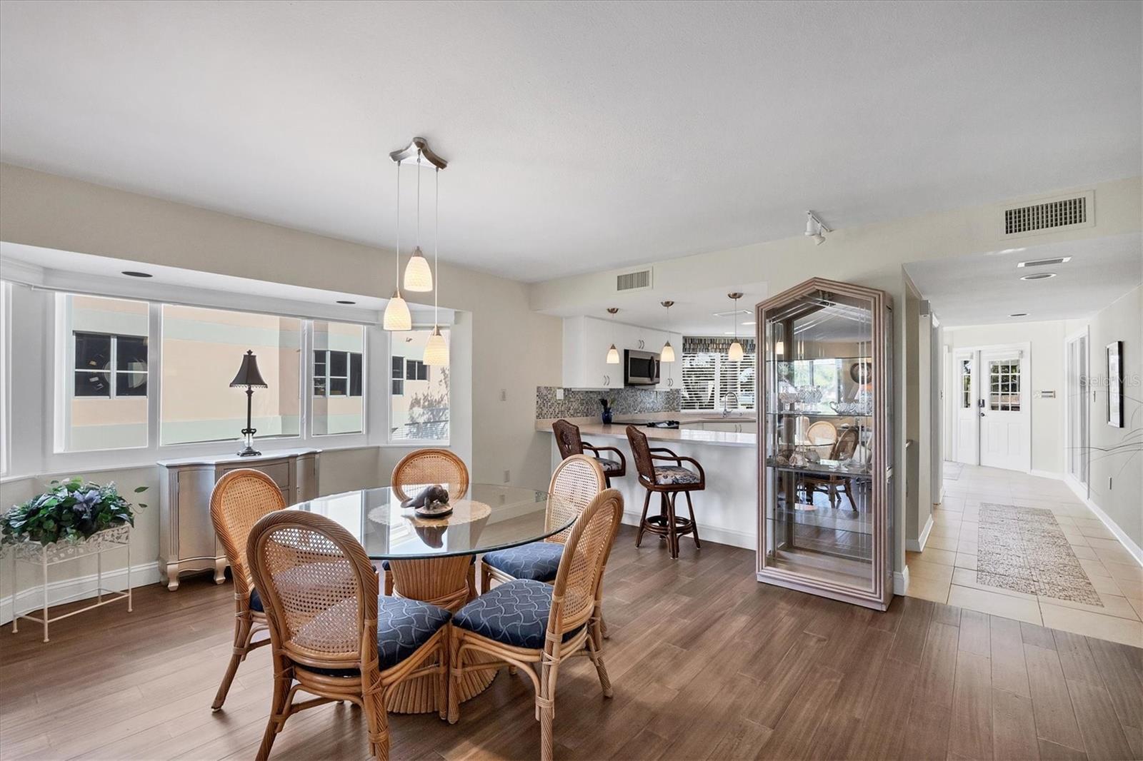 Image 16 of 60 For 11000 Placida Rd  702