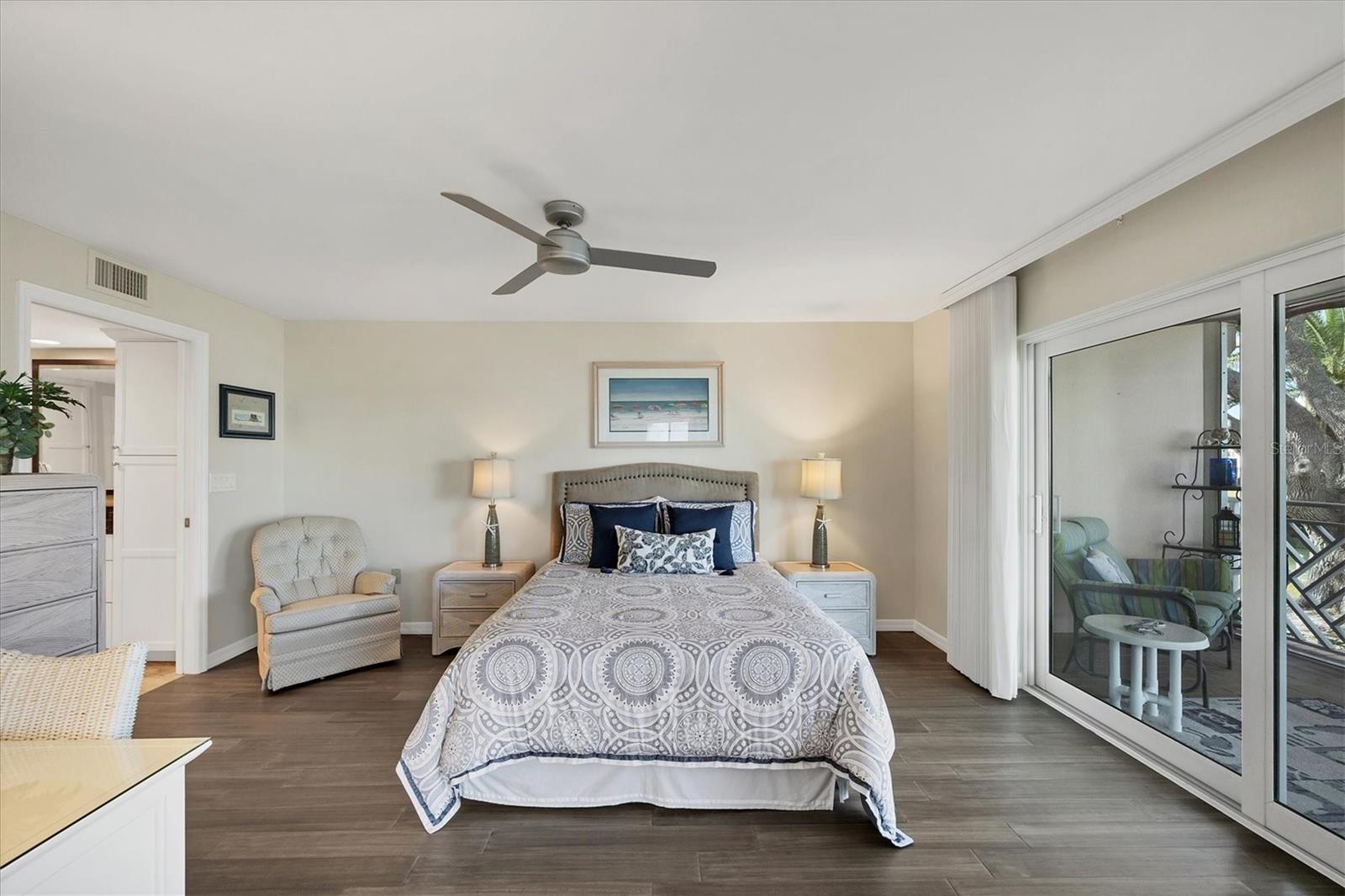 Image 17 of 60 For 11000 Placida Rd  702