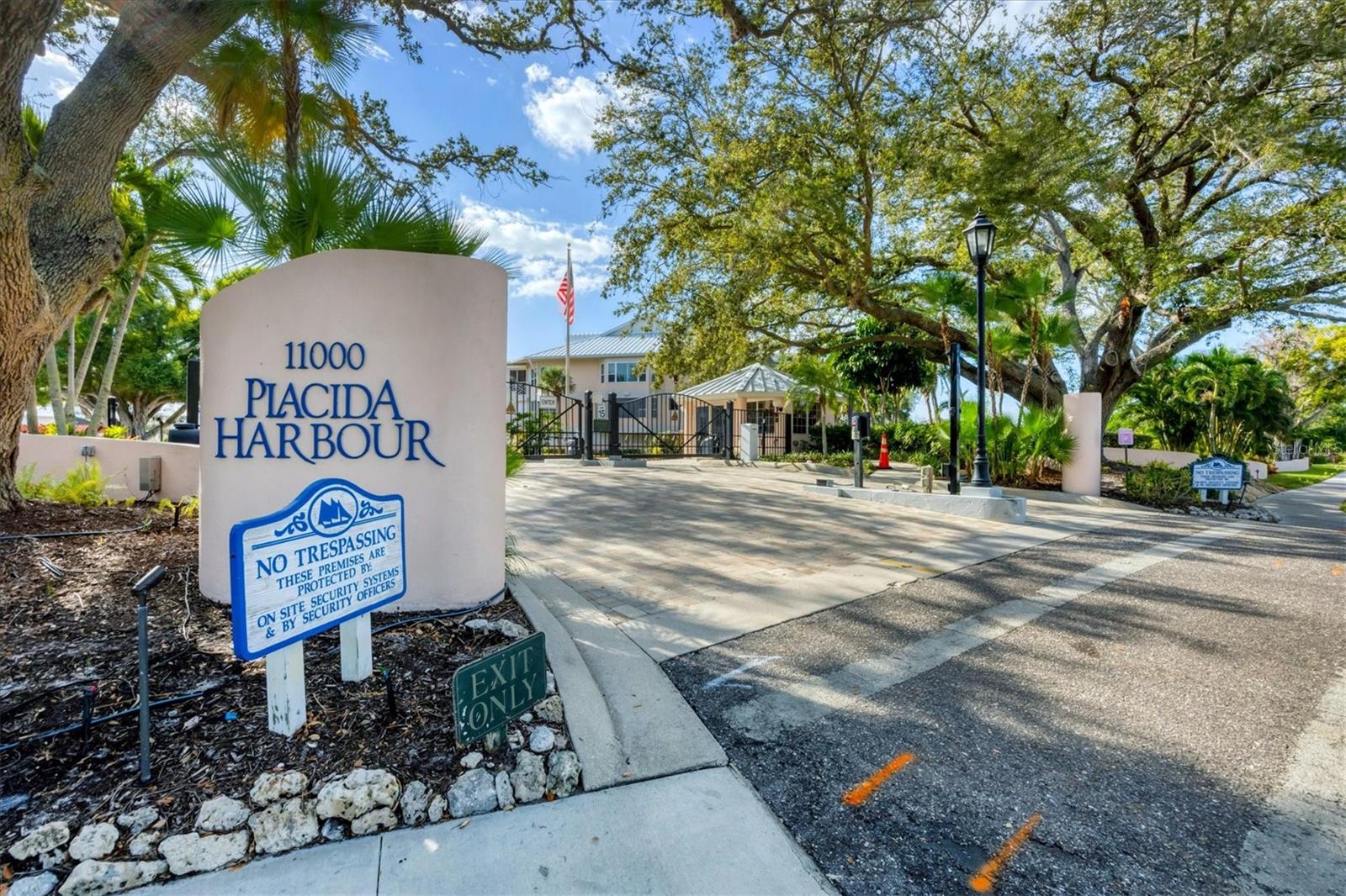 Image 34 of 60 For 11000 Placida Rd  702