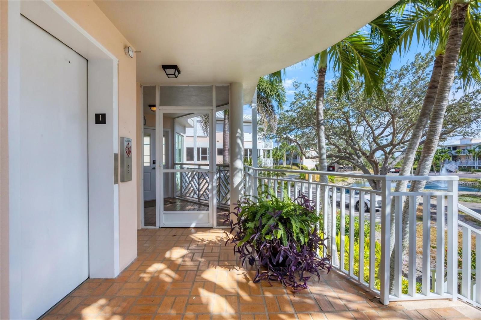 Image 4 of 60 For 11000 Placida Rd  702