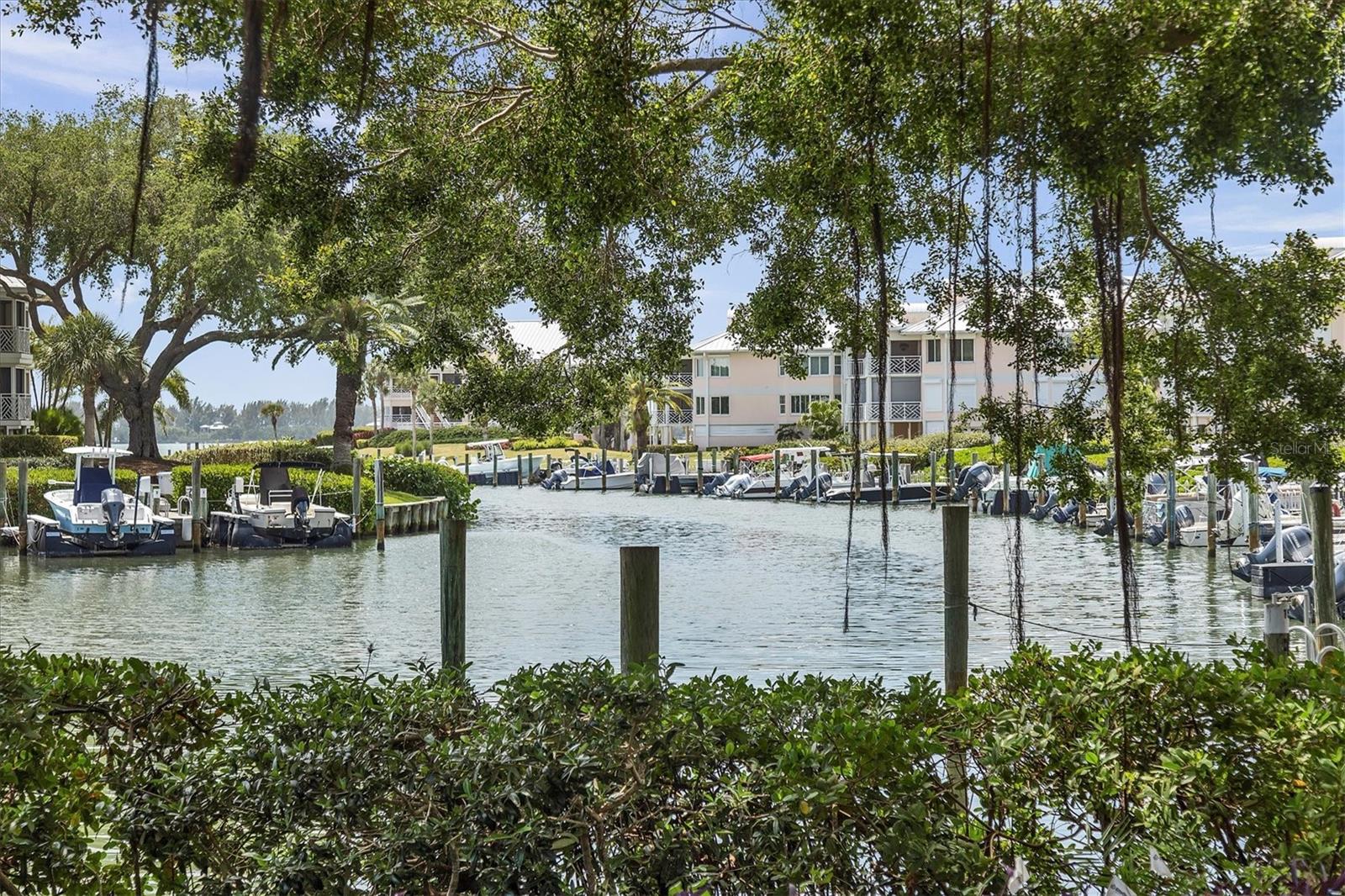 Image 46 of 60 For 11000 Placida Rd  702