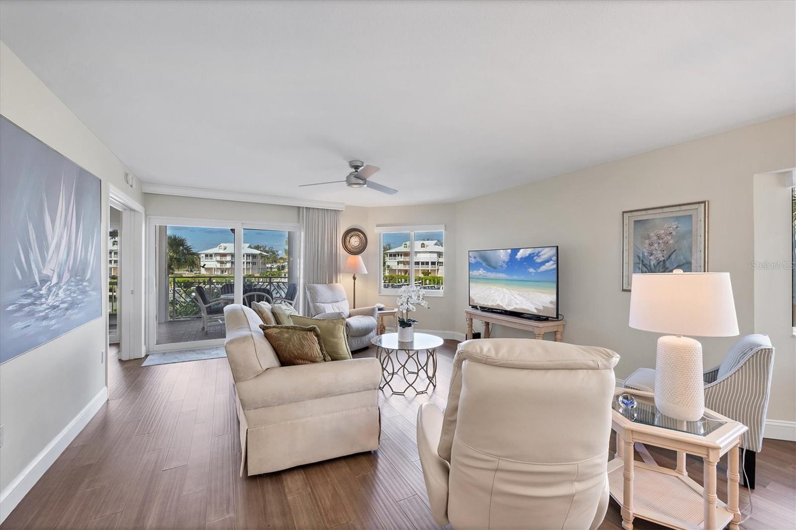 Image 8 of 60 For 11000 Placida Rd  702