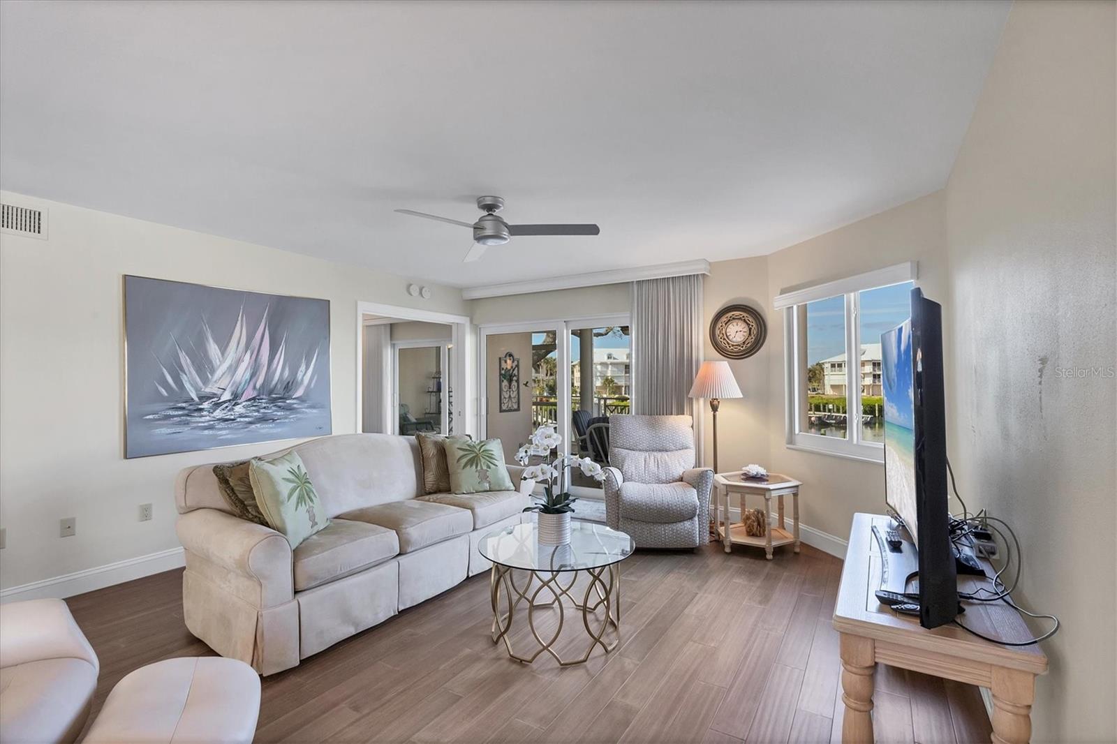 Image 9 of 60 For 11000 Placida Rd  702