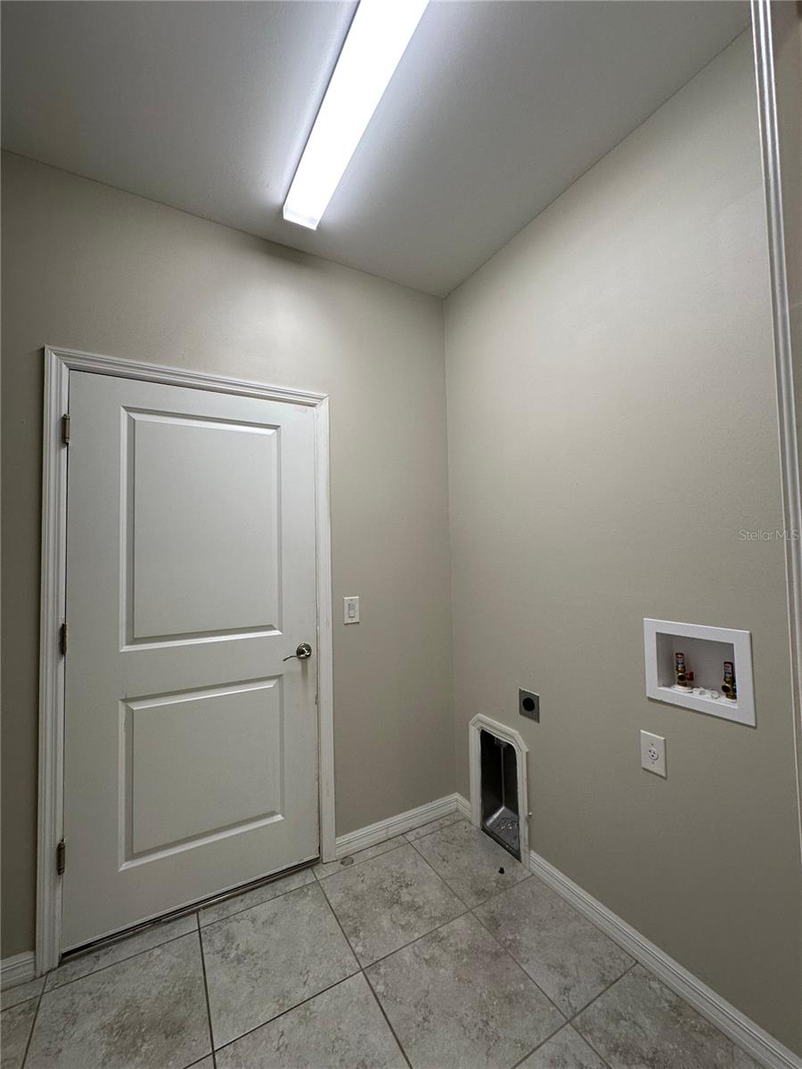 Image 7 of 16 For 18463 Van Nuys Circle