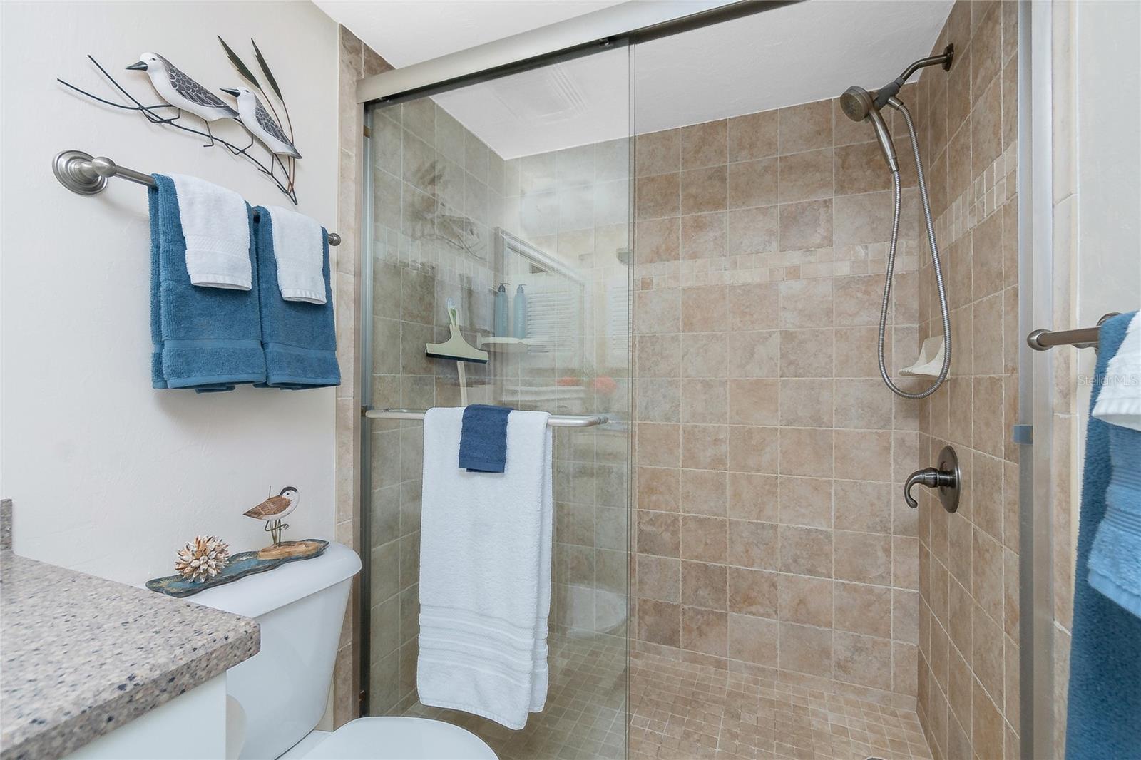 Image 27 of 54 For 2955 Beach Road C123