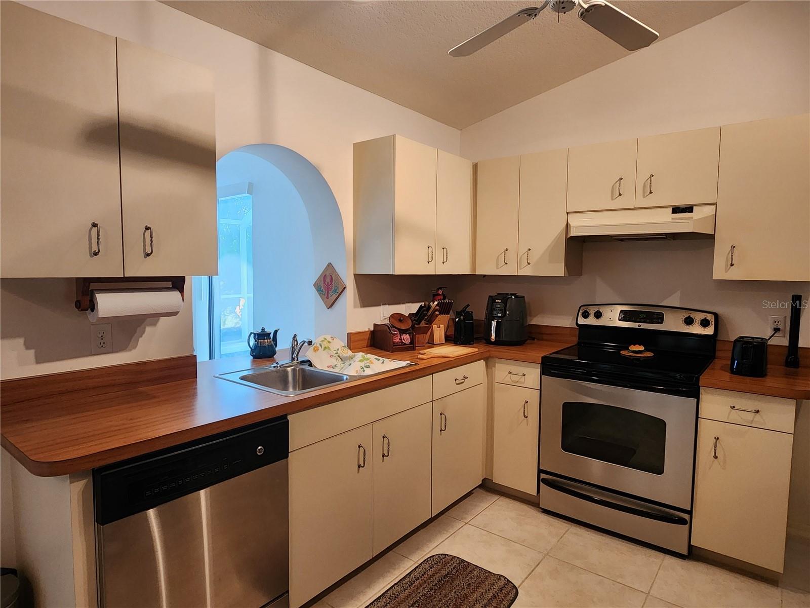 Image 21 of 50 For 11011 Sandrift Avenue