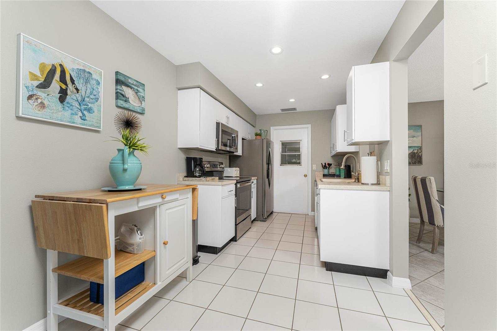 Image 11 of 47 For 607 Deerwood Avenue 607