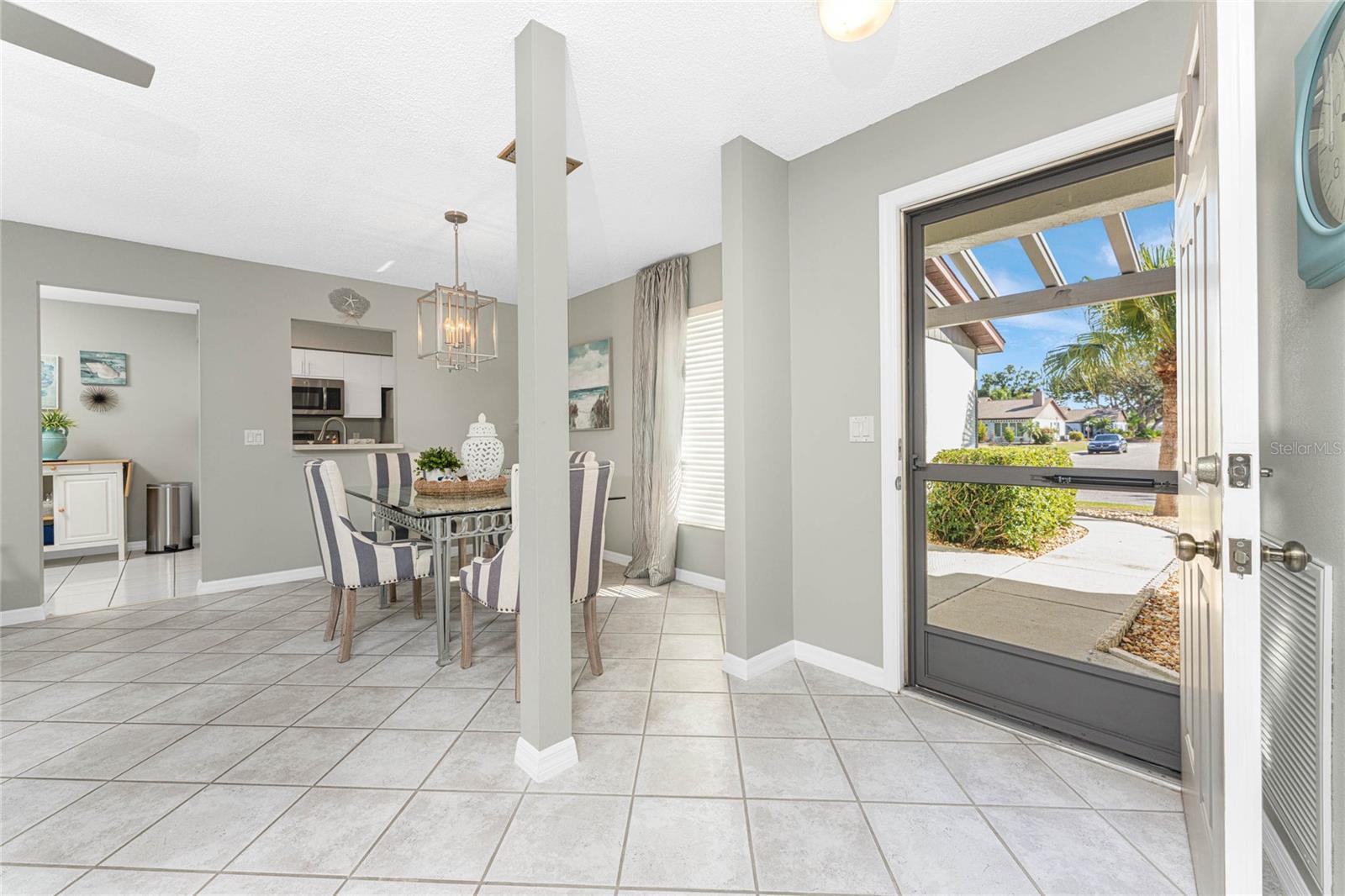 Image 4 of 47 For 607 Deerwood Avenue 607