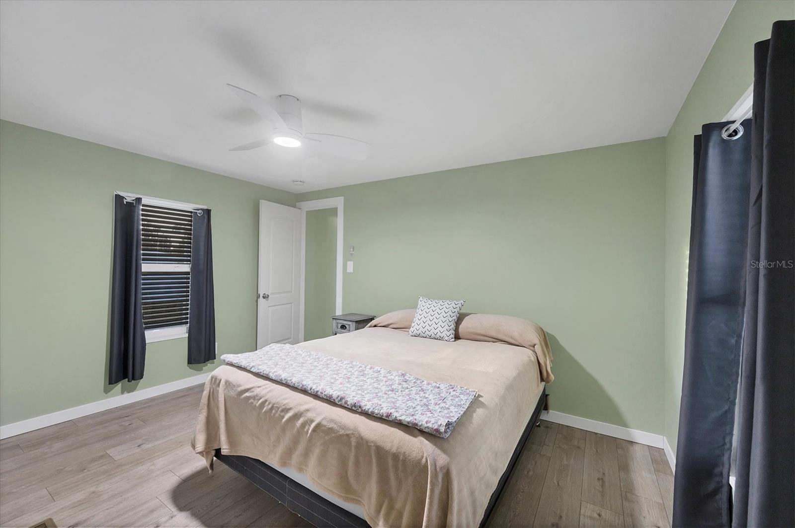 Image 23 of 46 For 1891 Englewood Road 1