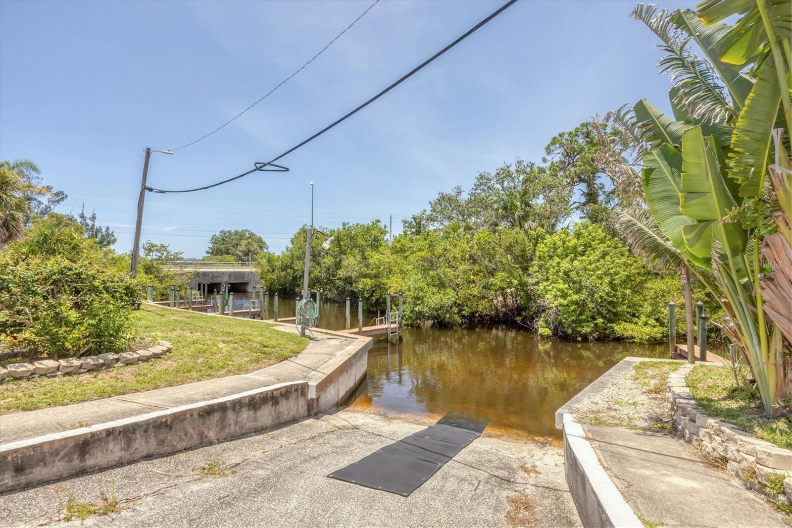 Image 43 of 46 For 1891 Englewood Road 1