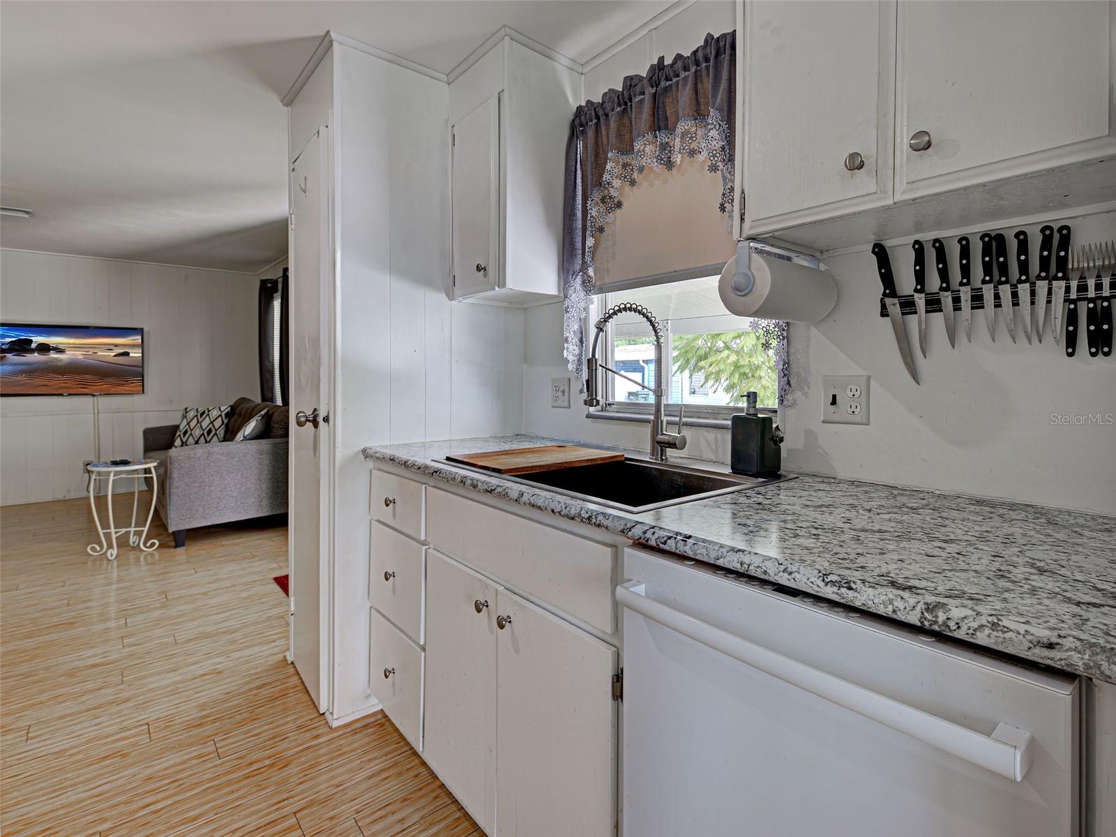 Image 25 of 69 For 16 Botany Bay Circle