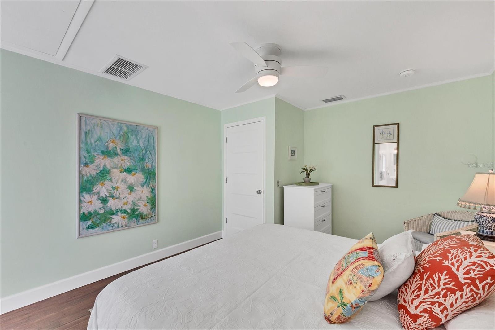 Image 22 of 38 For 380 Tarpon Avenue