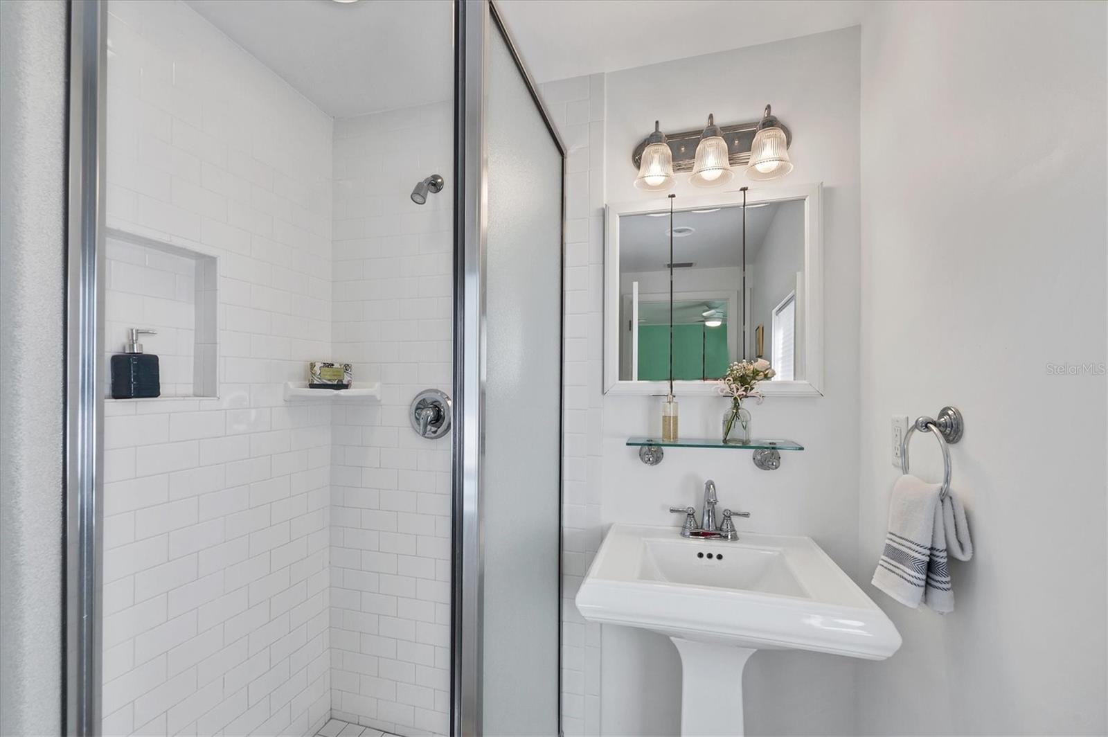 Image 25 of 38 For 380 Tarpon Avenue