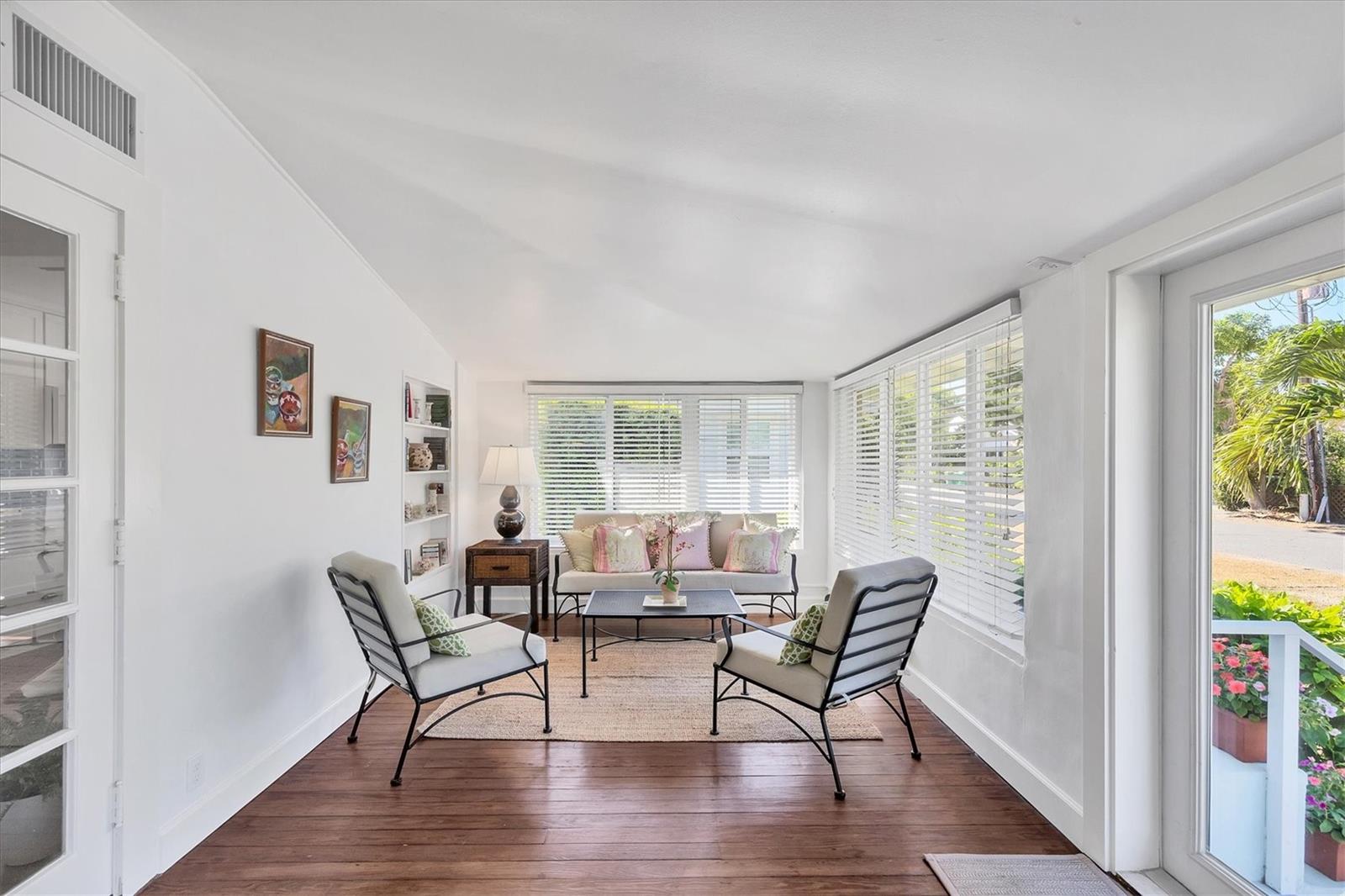 Image 7 of 38 For 380 Tarpon Avenue