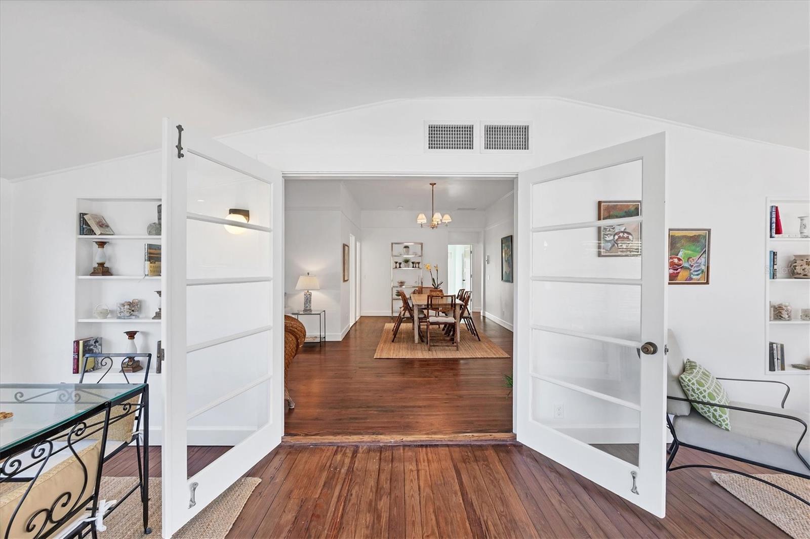 Image 9 of 38 For 380 Tarpon Avenue