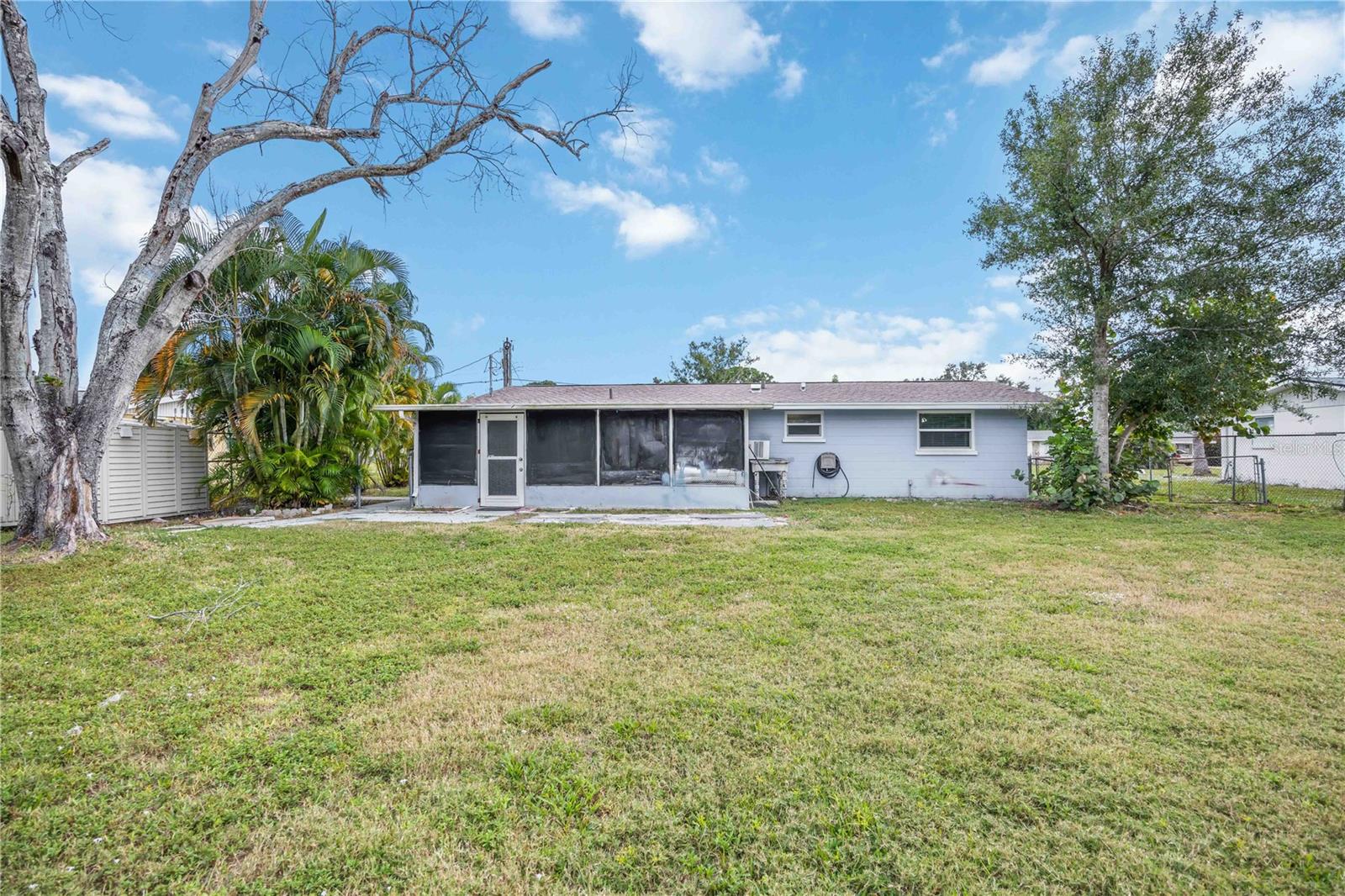 Image 25 of 33 For 2032 Pennsylvania Avenue