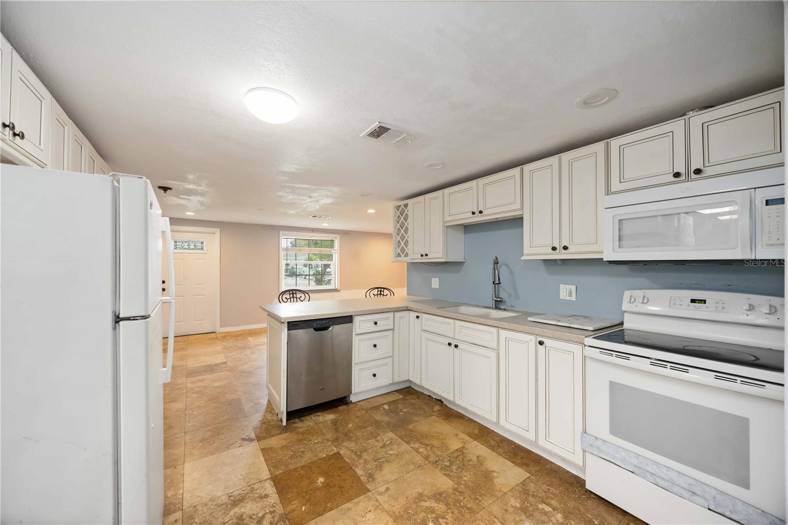 Image 4 of 33 For 2032 Pennsylvania Avenue