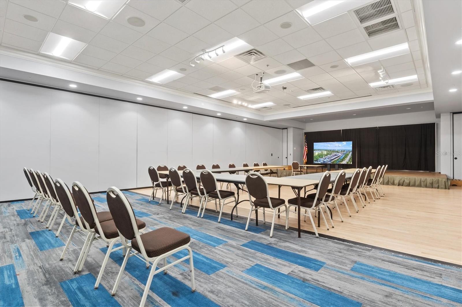 Image 75 of 91 For 14026 Royal Pointe Drive