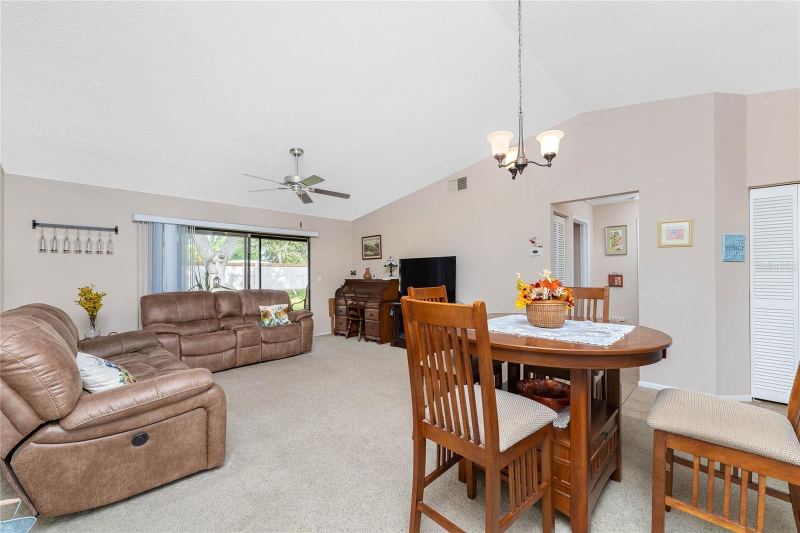 Image 13 of 36 For 1800 Curry Trail 11