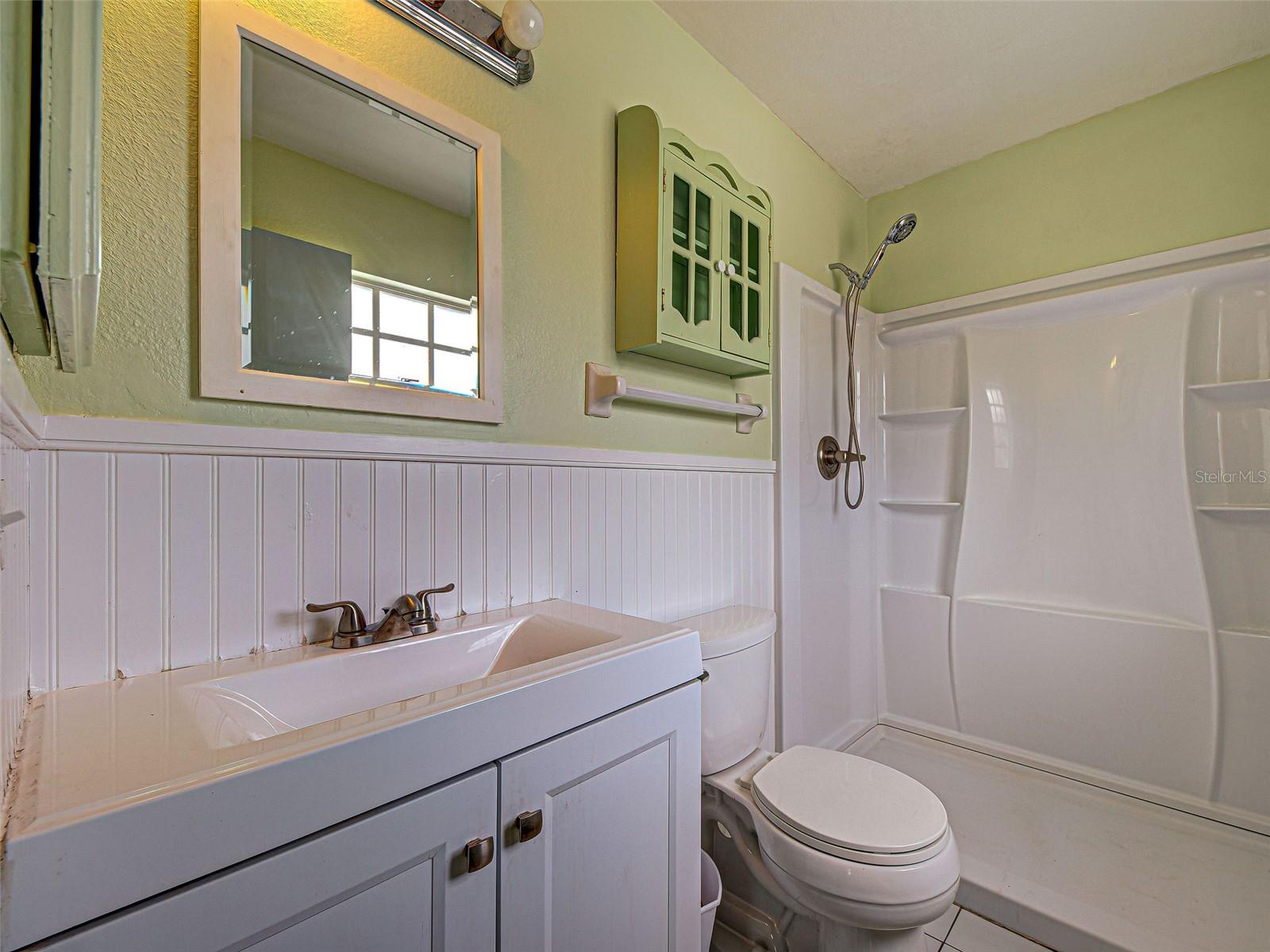 Image 15 of 32 For 13498 Darnell Avenue