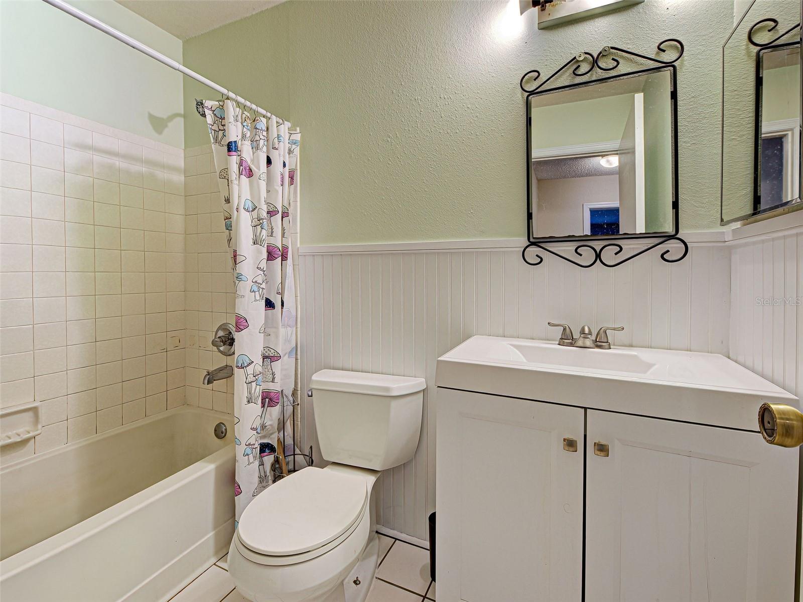 Image 18 of 32 For 13498 Darnell Avenue