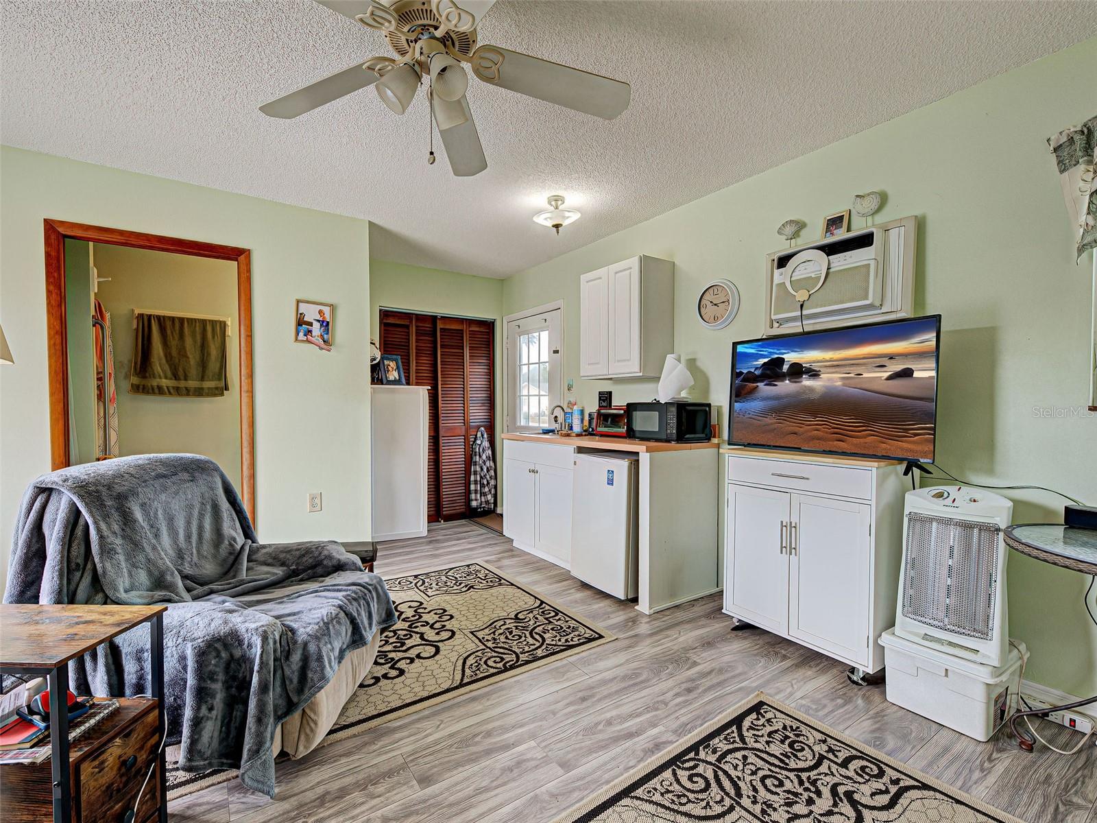 Image 22 of 32 For 13498 Darnell Avenue