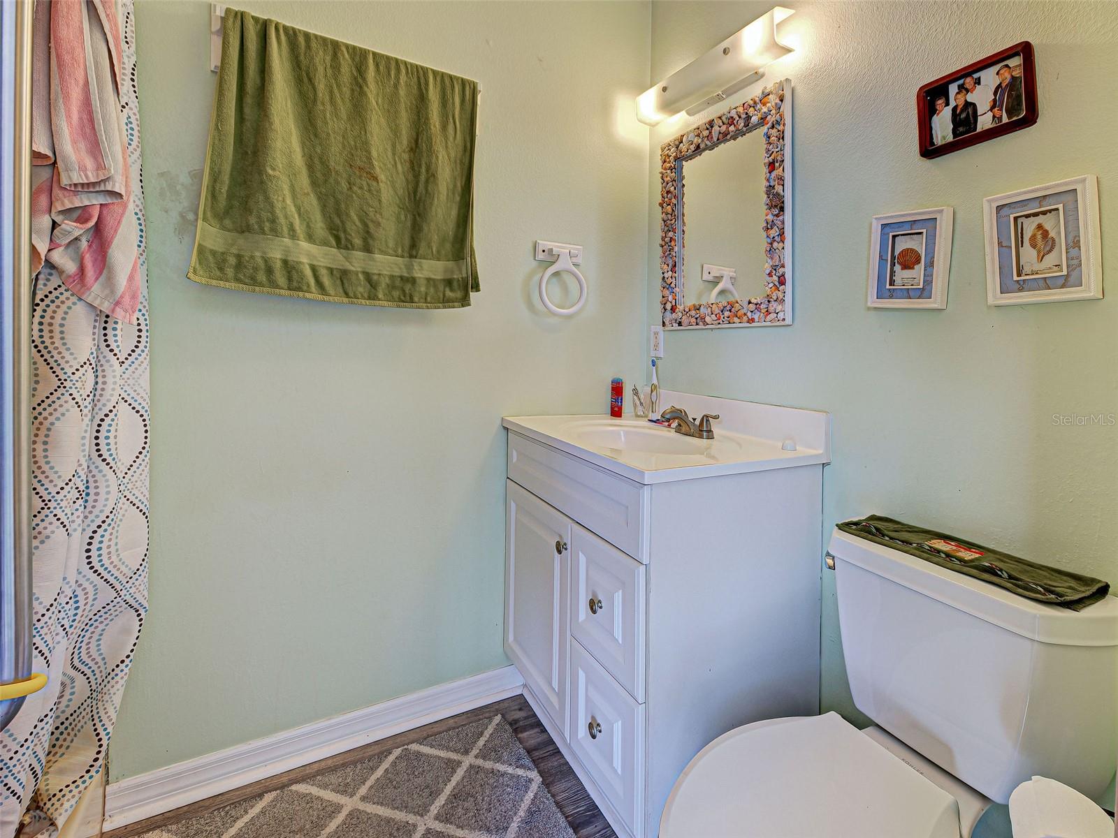 Image 23 of 32 For 13498 Darnell Avenue