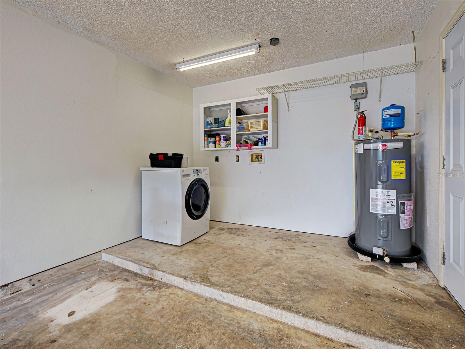 Image 26 of 32 For 13498 Darnell Avenue