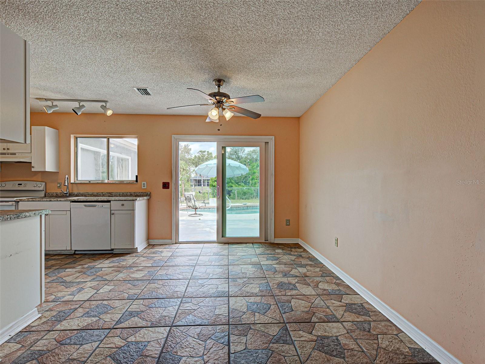 Image 8 of 32 For 13498 Darnell Avenue